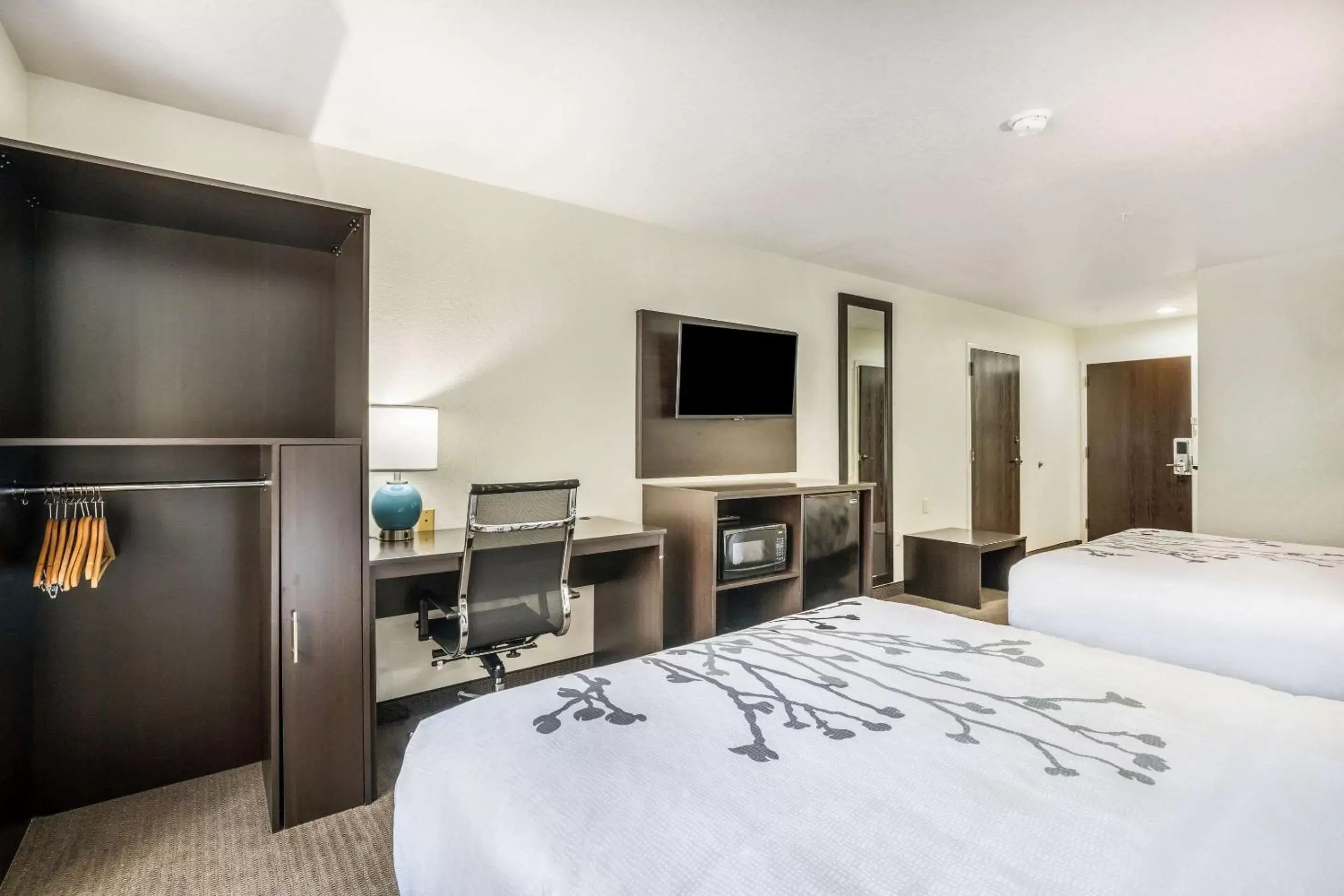 Photo of the whole room, Bed in Sleep Inn & Suites Tallahassee-Capitol Photo of the whole room, Bed in Sleep Inn & Suites Tallahassee-Capitol