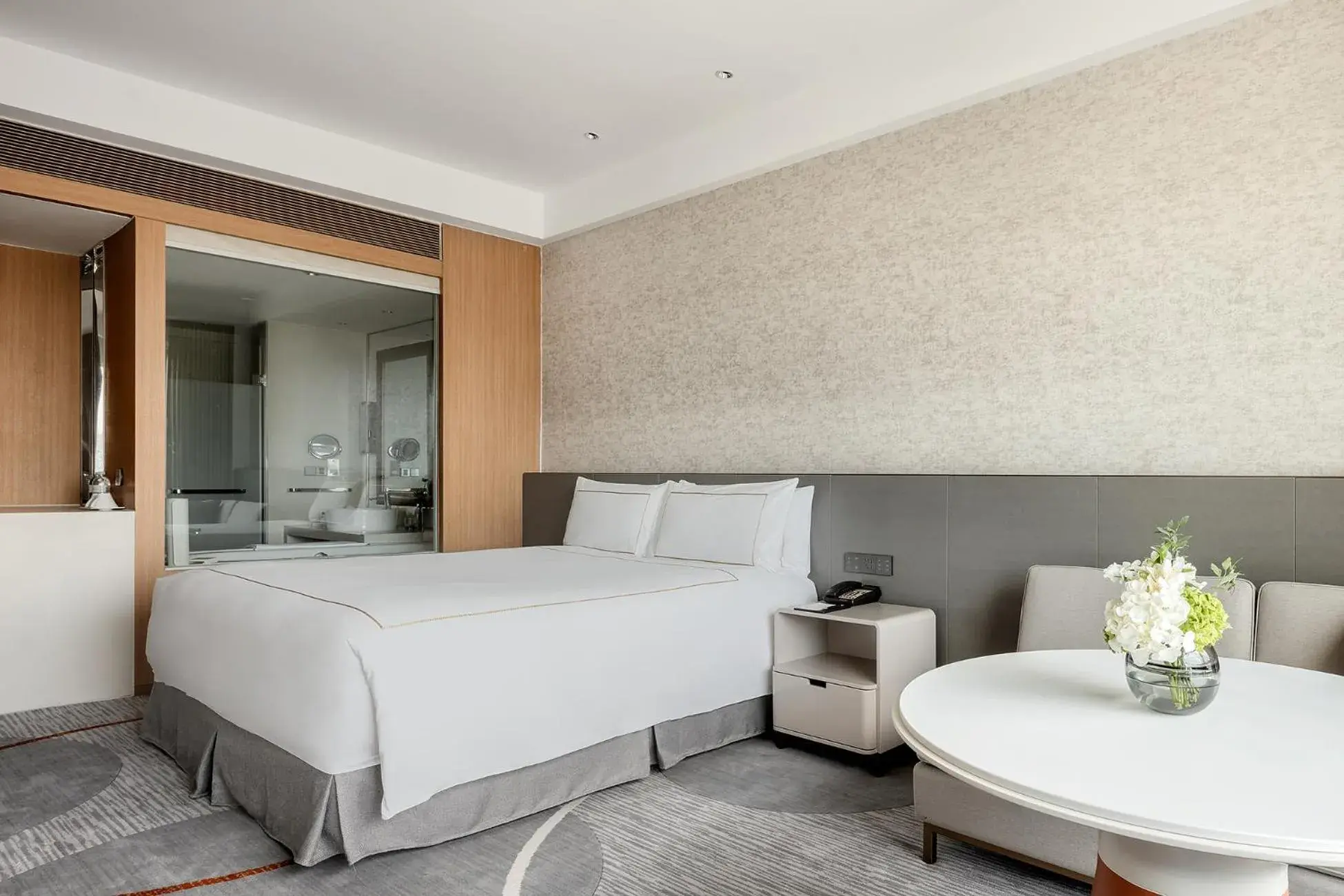 Photo of the whole room, Bed in InterContinental Suzhou Hotel, an IHG Hotel