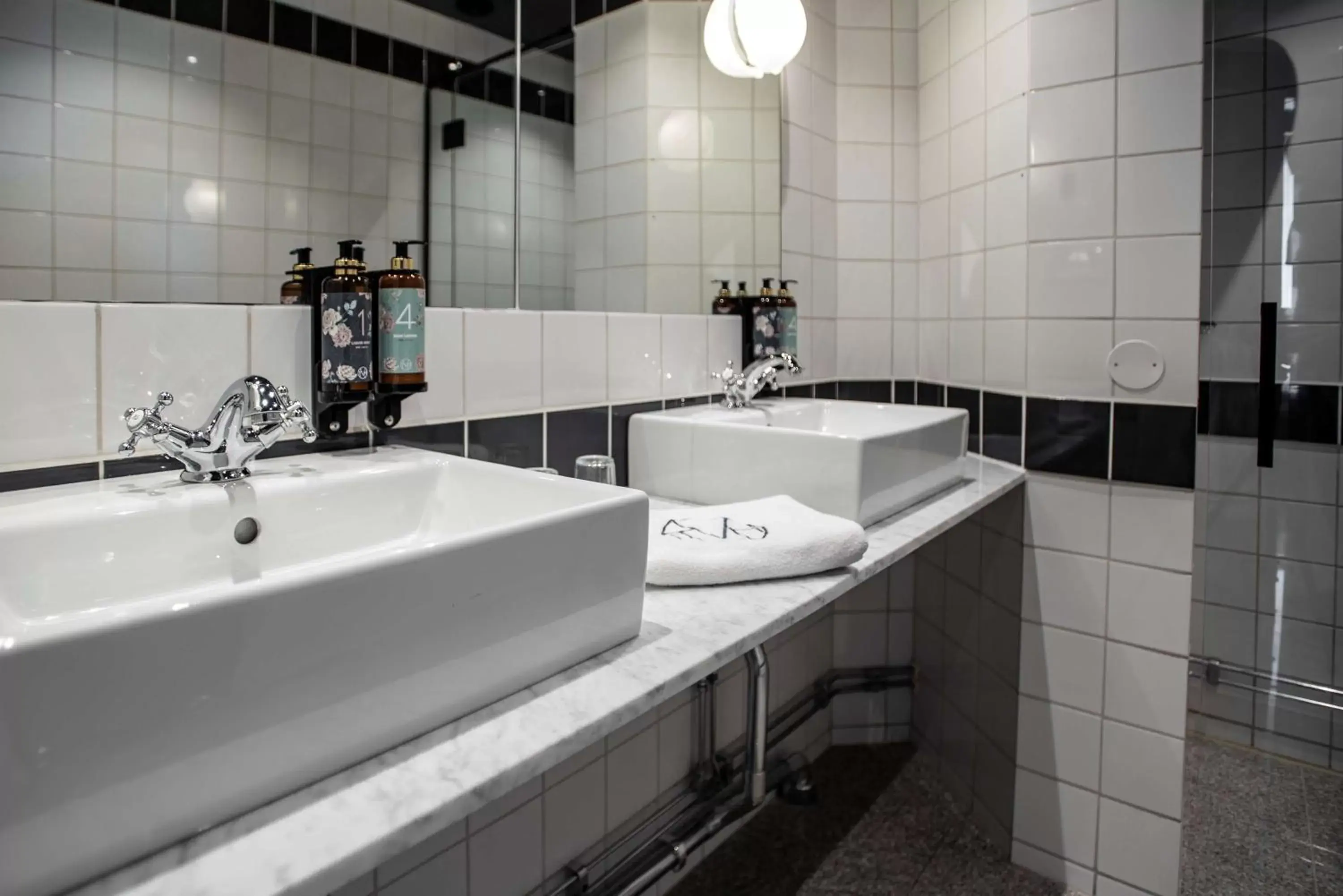 Bathroom in The Vault Hotel, WorldHotels Crafted