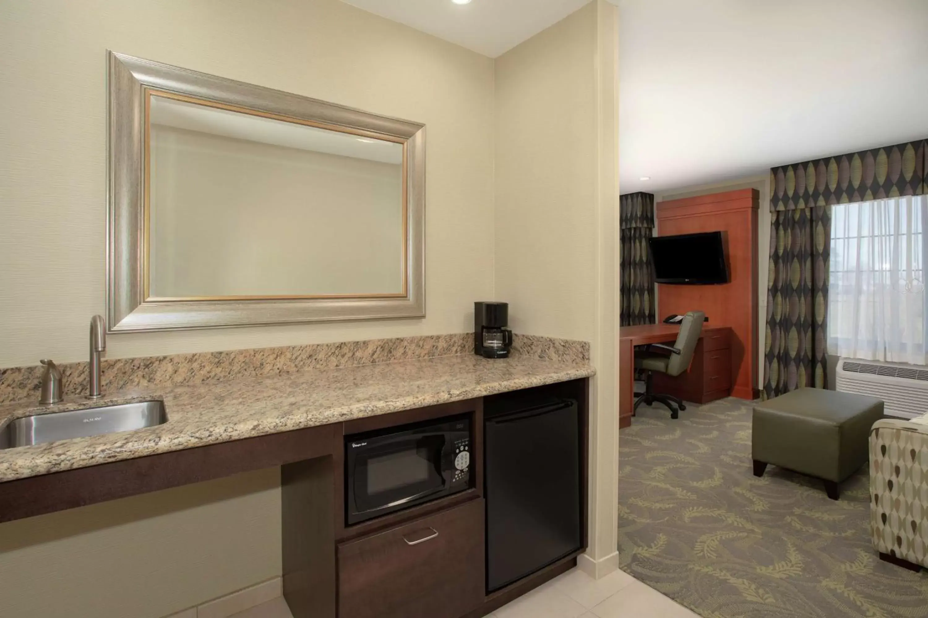 Bedroom in Hampton Inn & Suites Astoria