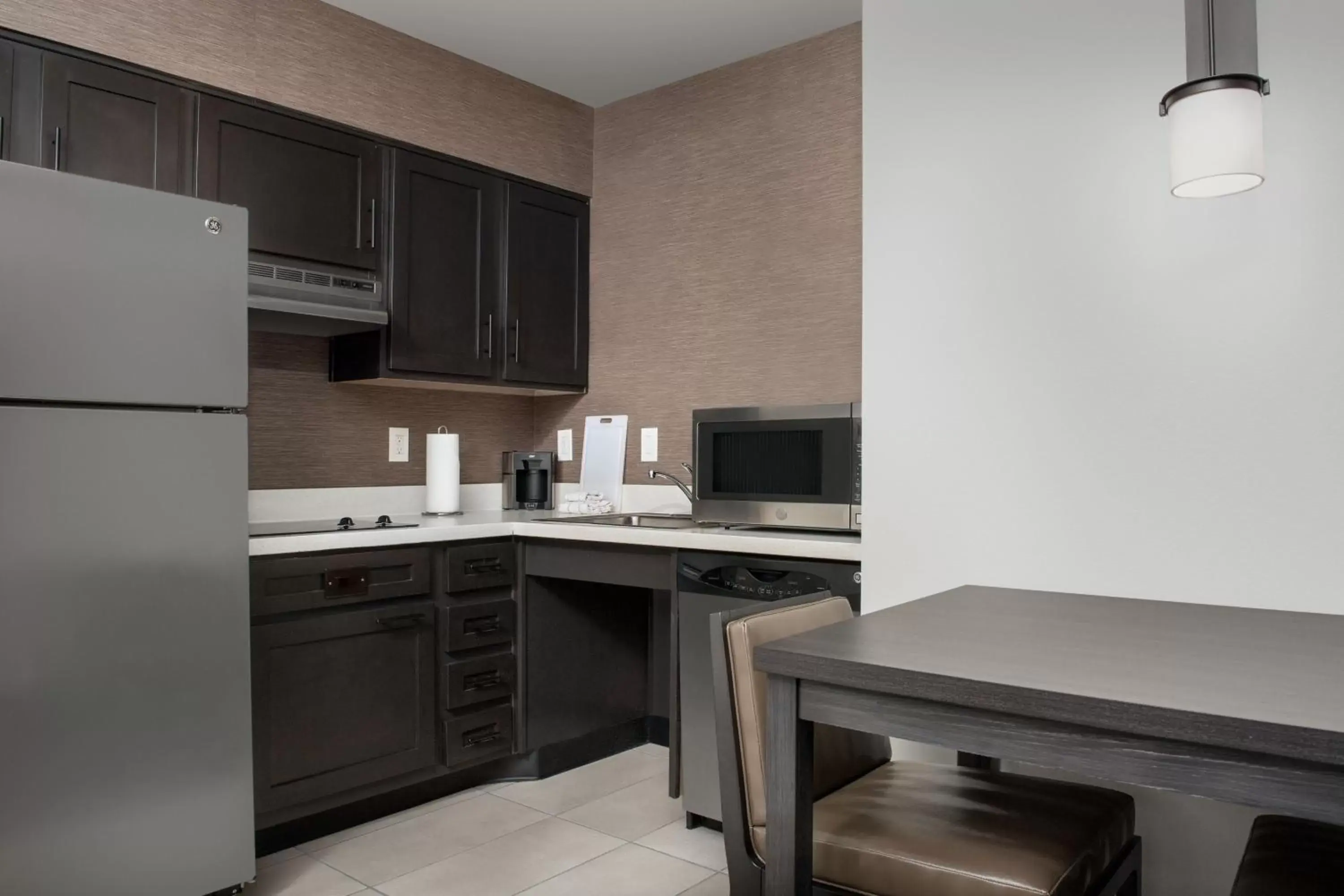 Kitchen or kitchenette, Kitchen/Kitchenette in Residence Inn by Marriott Phoenix Airport