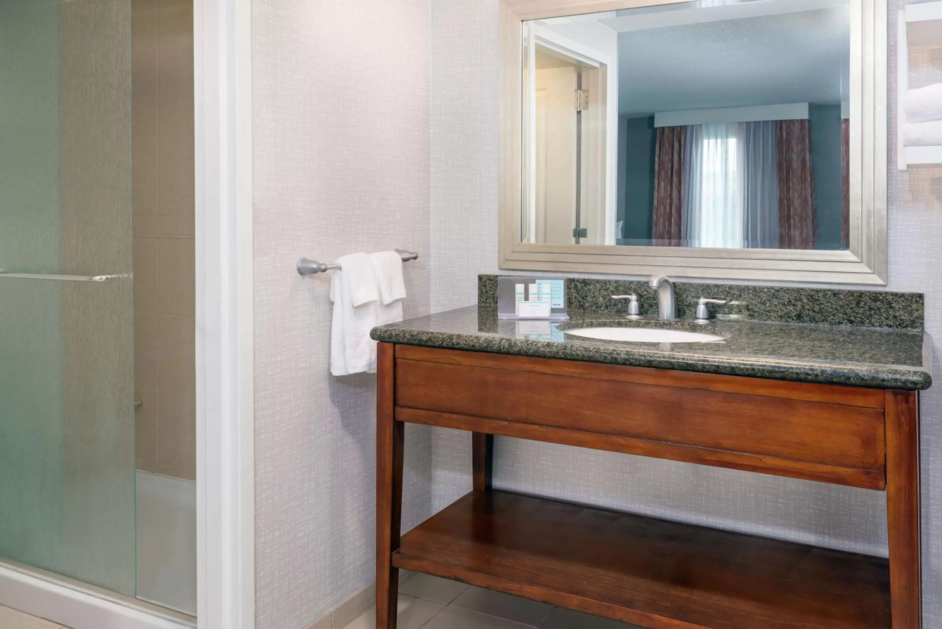 Bathroom in Hampton Inn & Suites Orlando Airport at Gateway Village