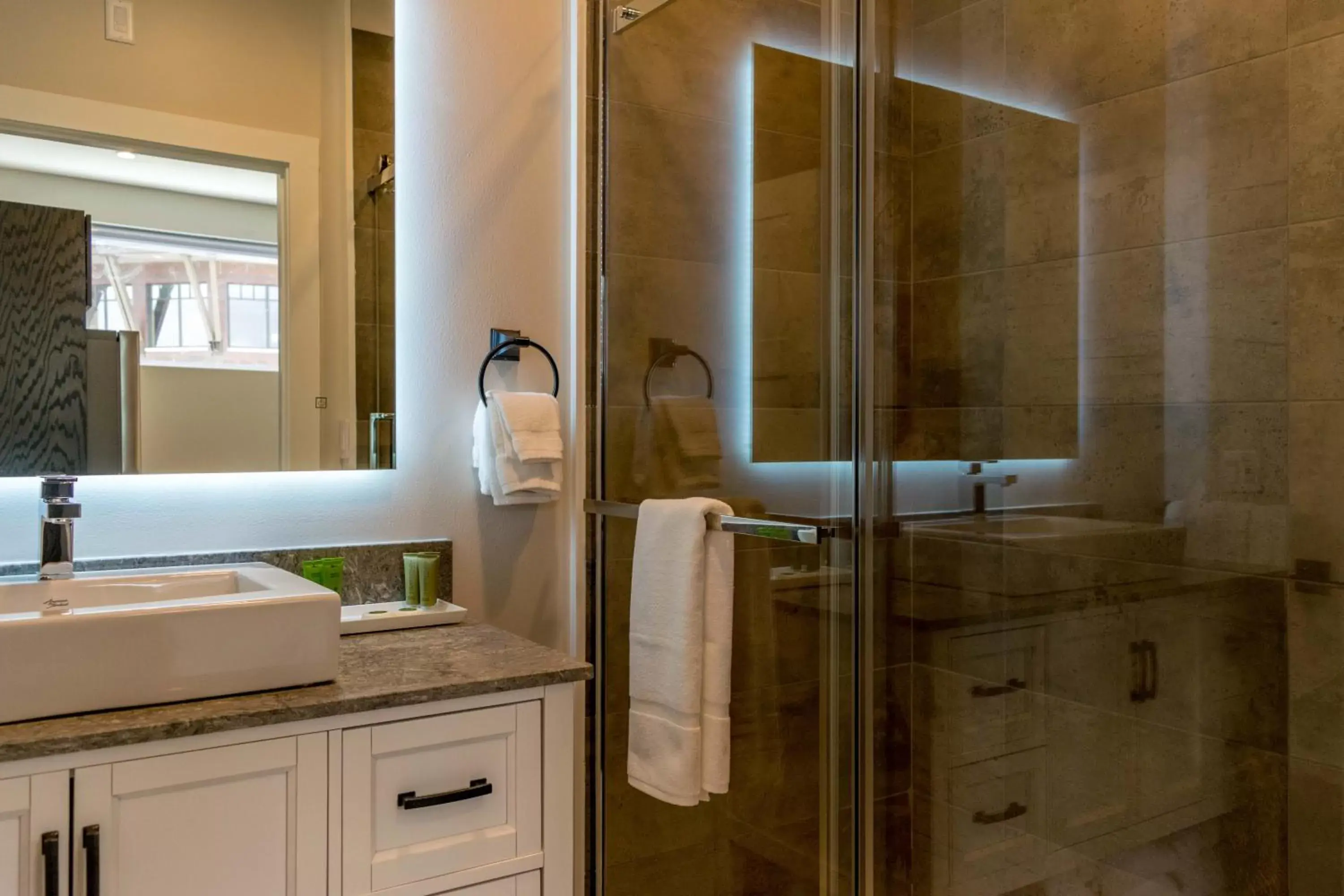 Bathroom in Lake Placid Inn: Main Street