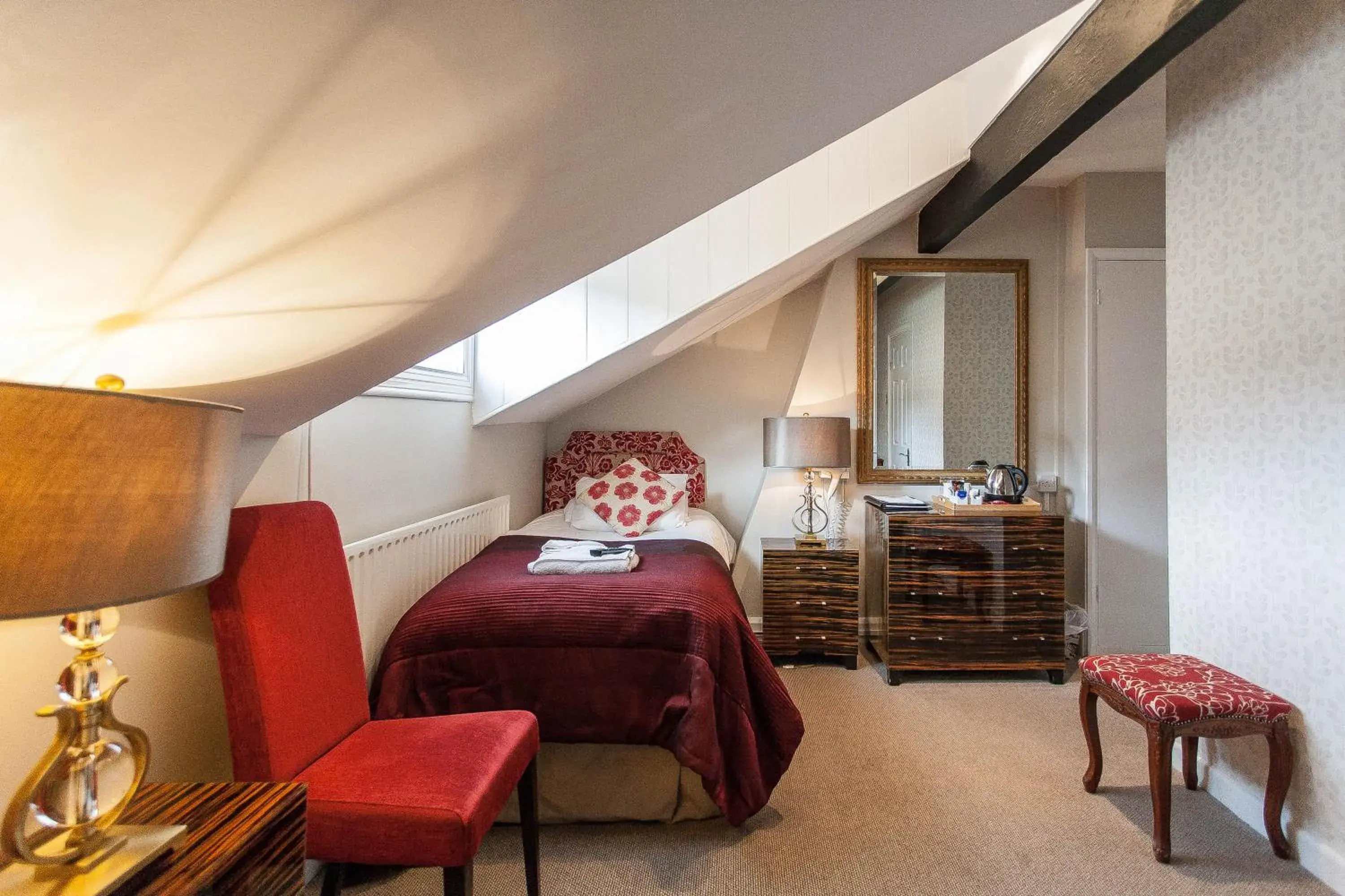 Bed, Seating Area in The Ormond At Tetbury