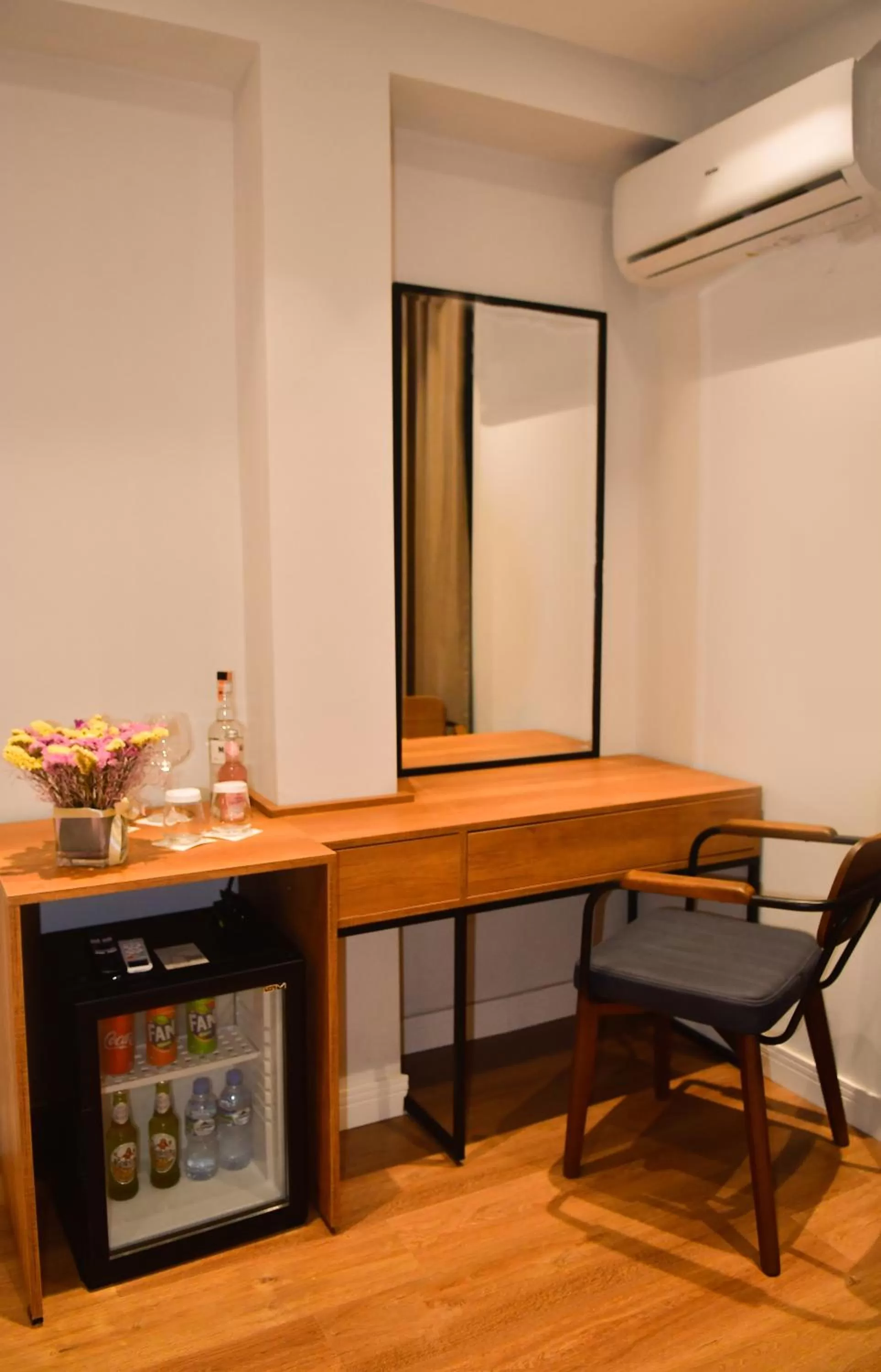 Communal lounge/ TV room in 313 Villa City Center Hotel