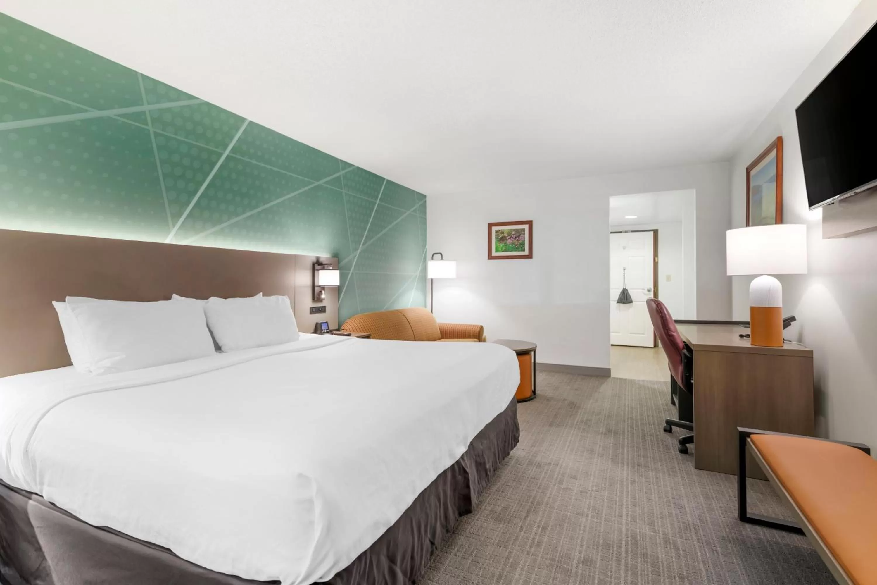 Photo of the whole room, Bed in Comfort Inn & Suites Lake George