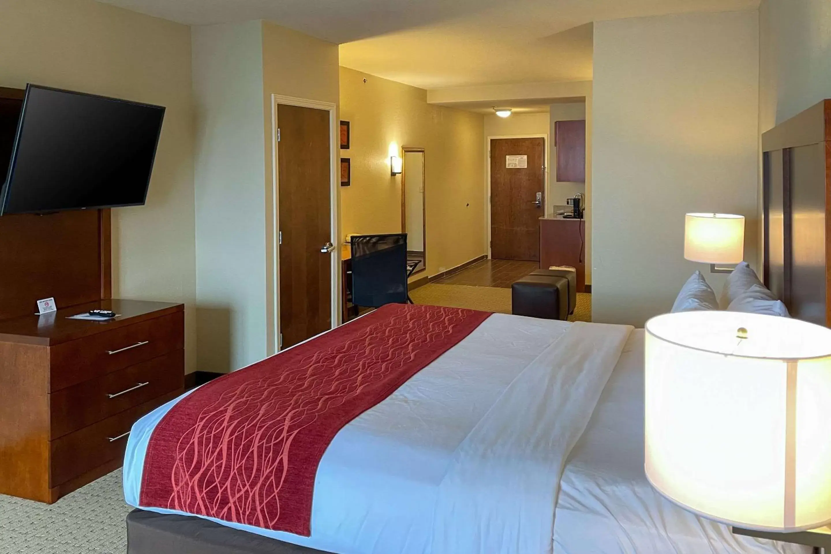 Bedroom, Bed in Comfort Inn & Suites Rogersville