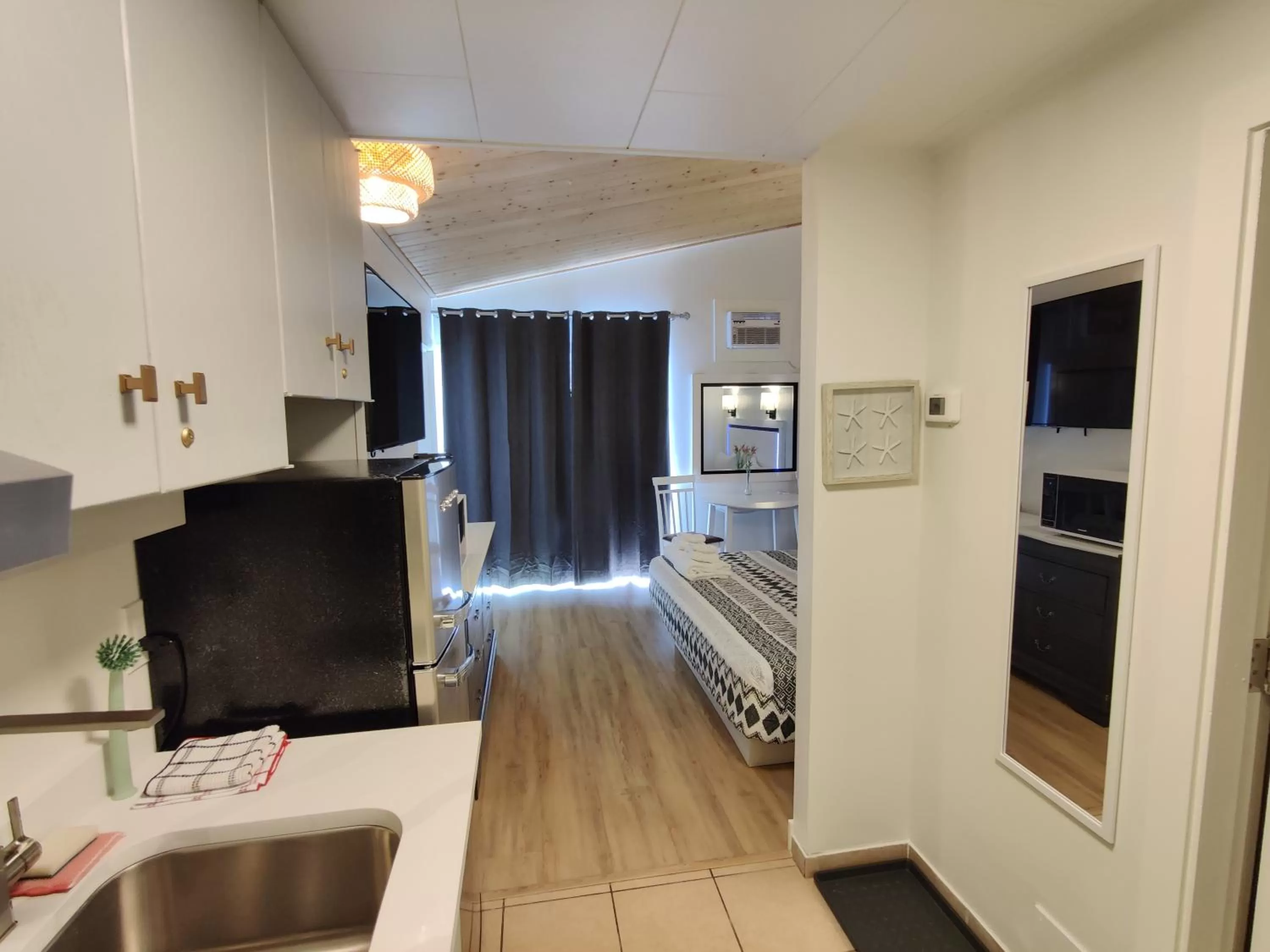 TV and multimedia in Destination Inn Cache Creek