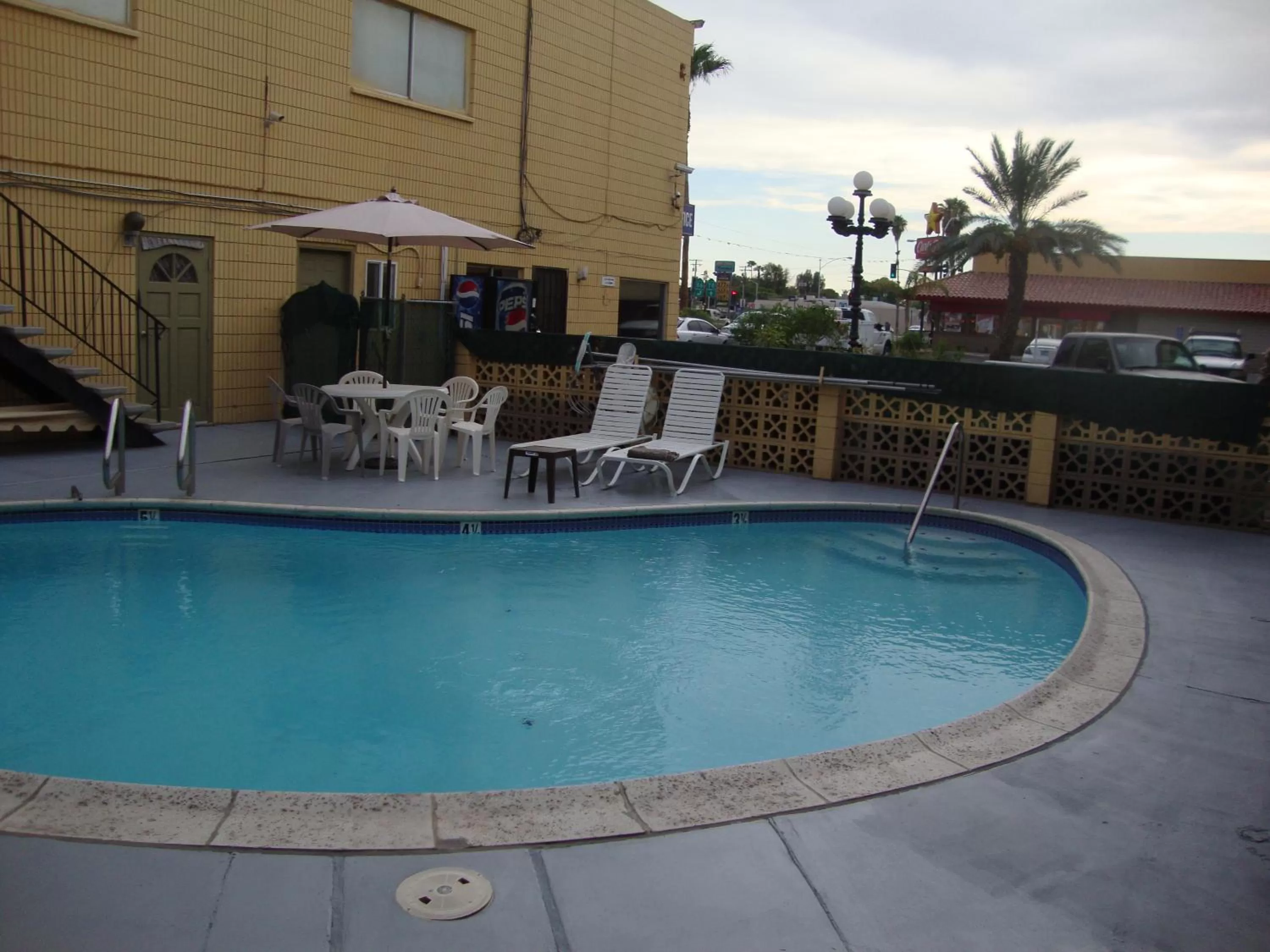 Swimming pool in Townhouse Inn and Suites
