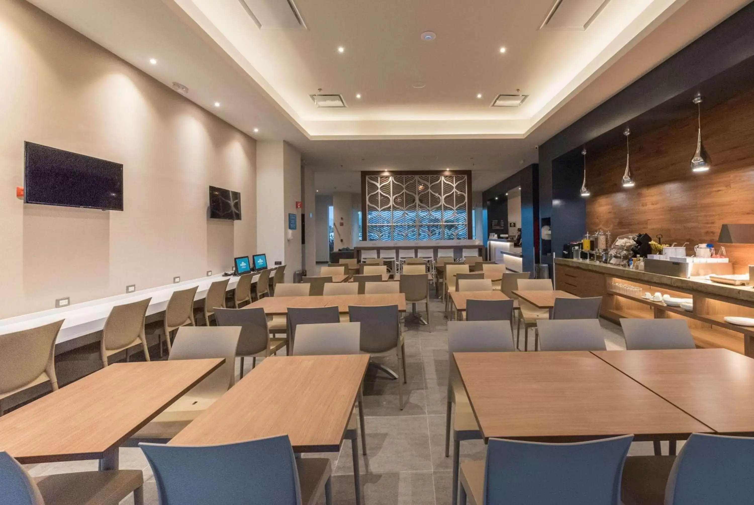 On site, Restaurant/Places to Eat in Microtel Inn & Suites by Wyndham Guadalajara Sur