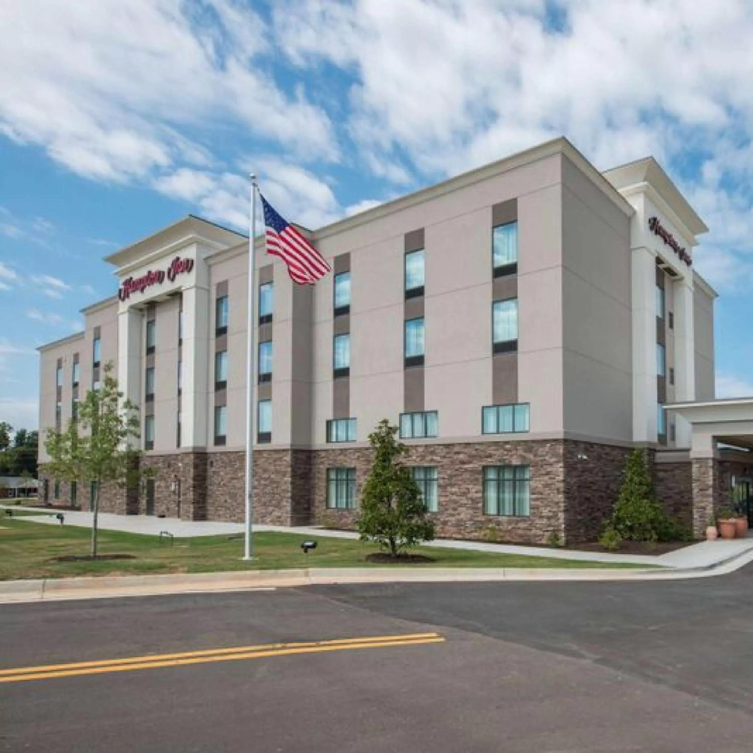Property building in Hampton Inn Waynesboro Property building in Hampton Inn Waynesboro