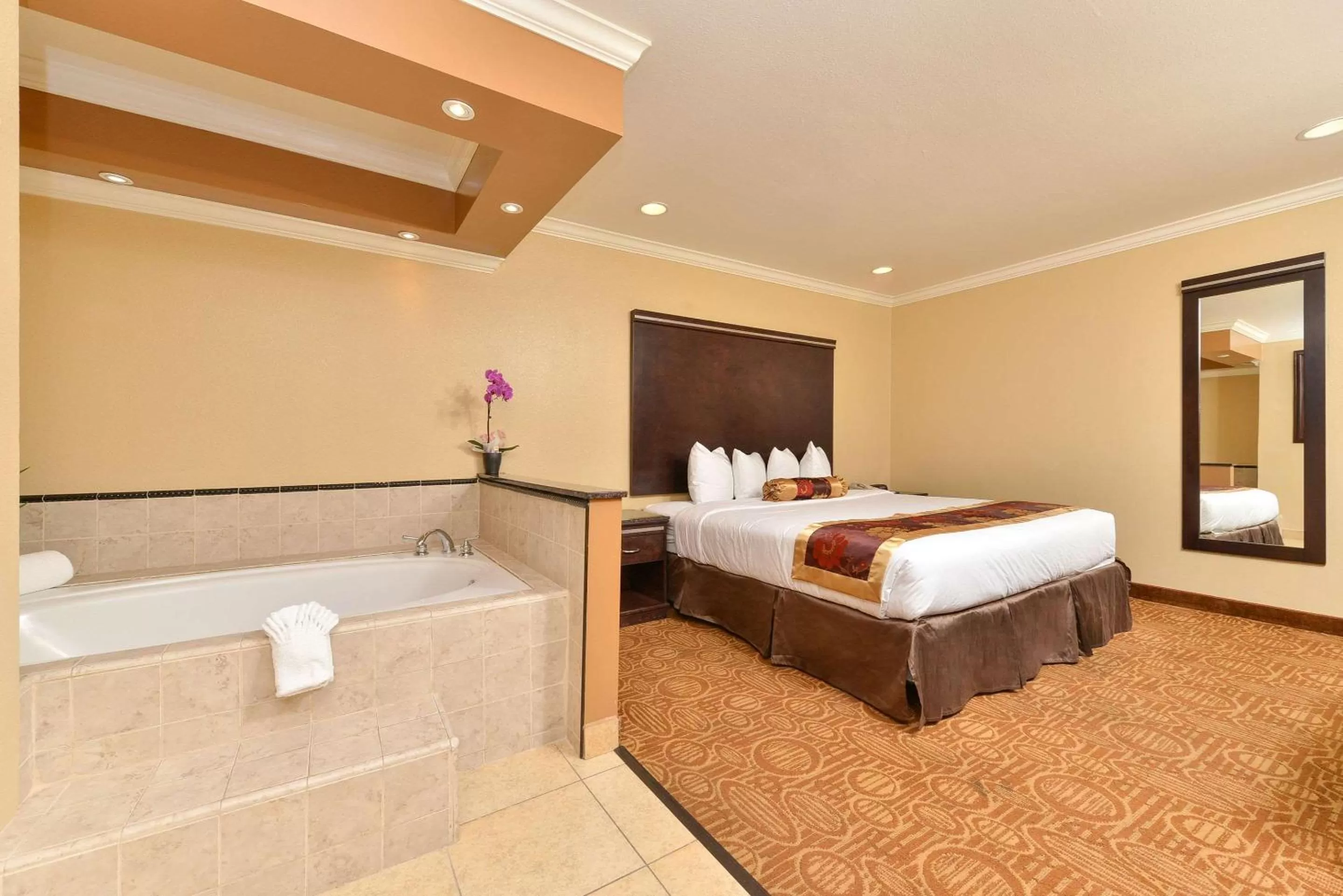 Photo of the whole room, Bed in Rodeway Inn San Diego Near SDSU