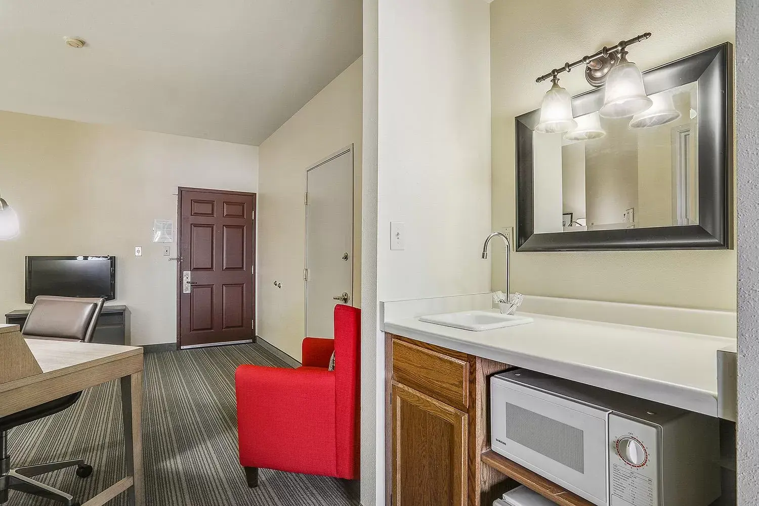 TV and multimedia, Bathroom in Country Inn & Suites by Radisson, Green Bay, WI