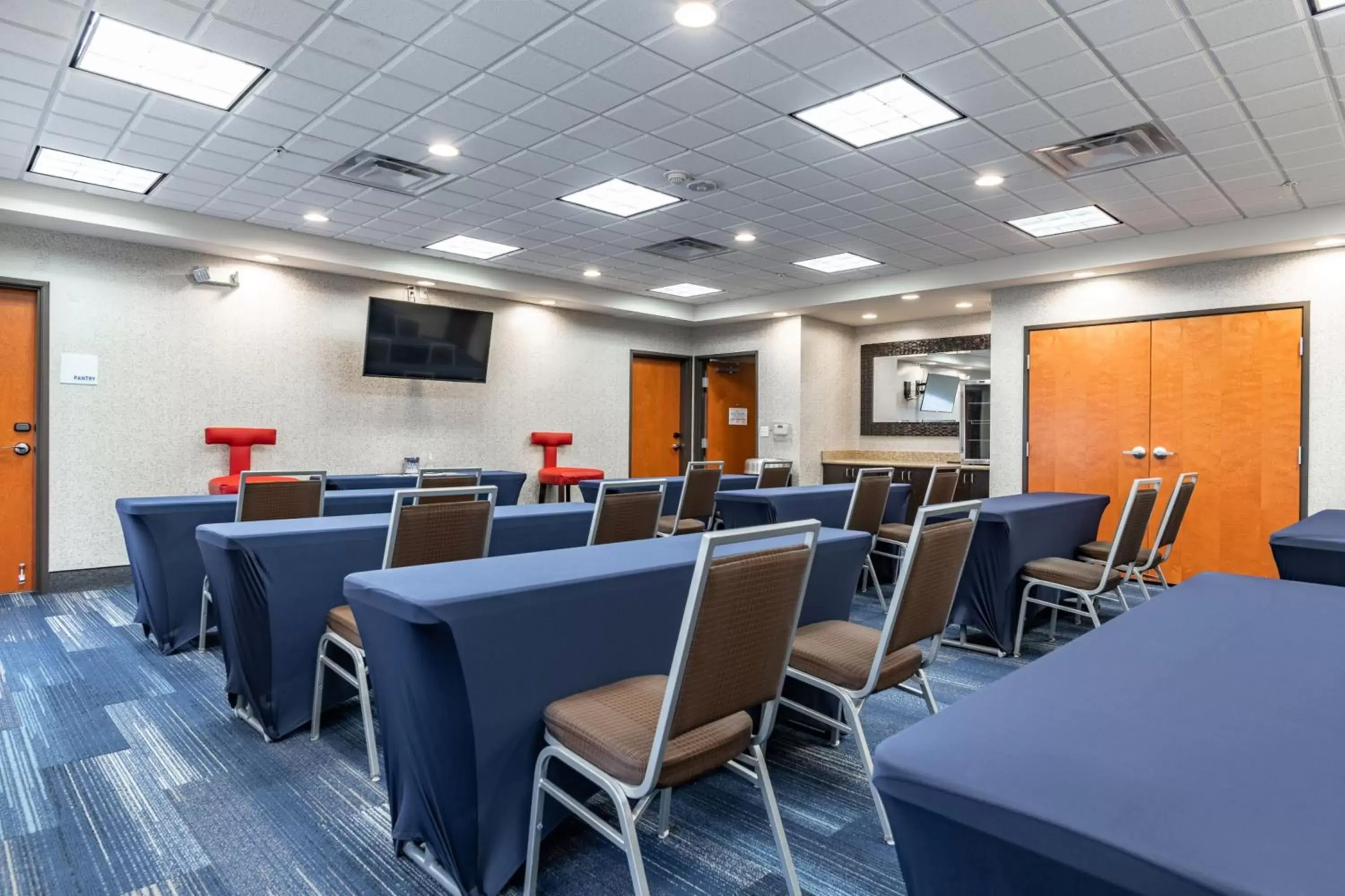 Meeting/conference room in Holiday Inn Express & Suites New Martinsville, an IHG Hotel