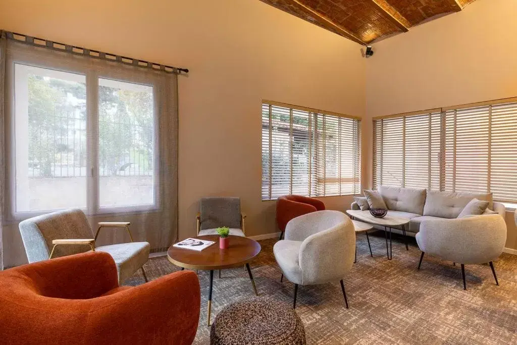 Seating Area in Best Western Hotel & SPA Coeur De Cassis