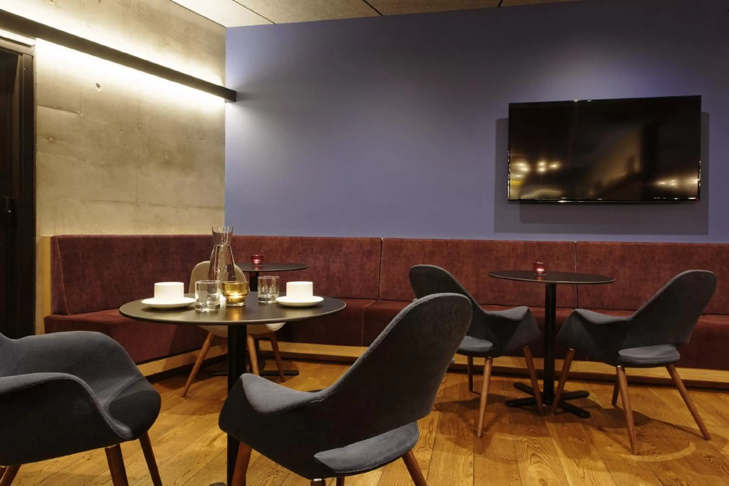 Restaurant/places to eat, TV/Entertainment Center in Alpha Mosaic Hotel Fortitude Valley Brisbane