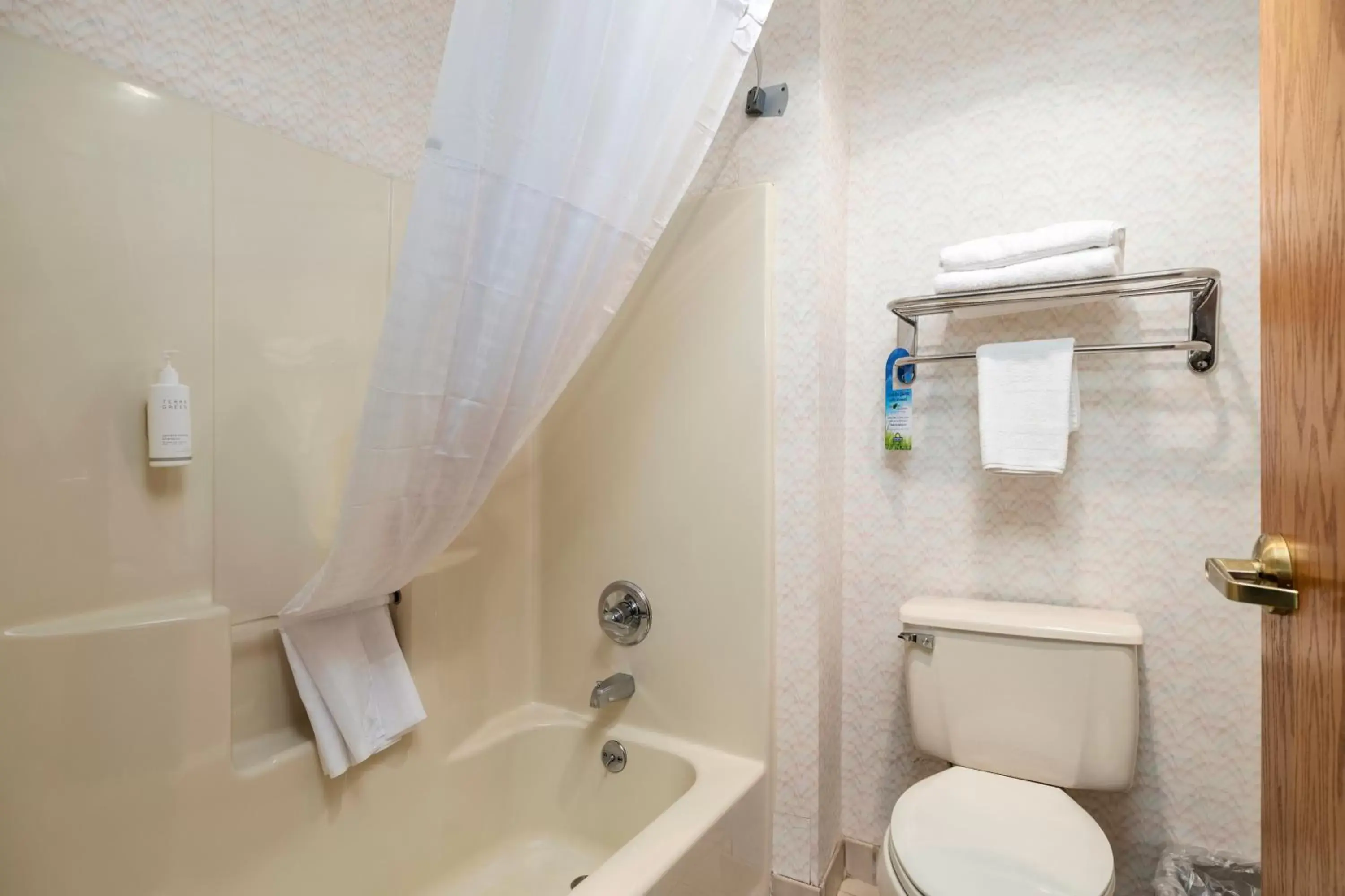 King Room - Non-Smoking in Days Inn by Wyndham Battlefield Rd/Hwy 65 King Room - Non-Smoking in Days Inn by Wyndham Battlefield Rd/Hwy 65