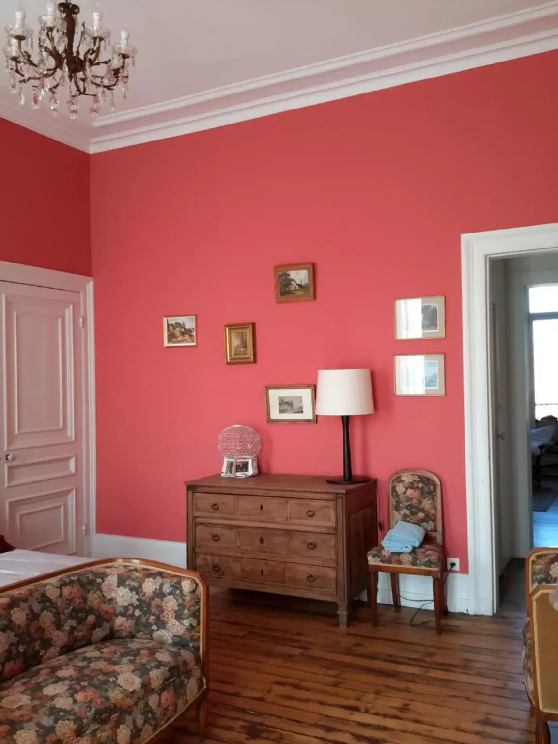 Bed, Seating Area in La Belle Boulonnaise