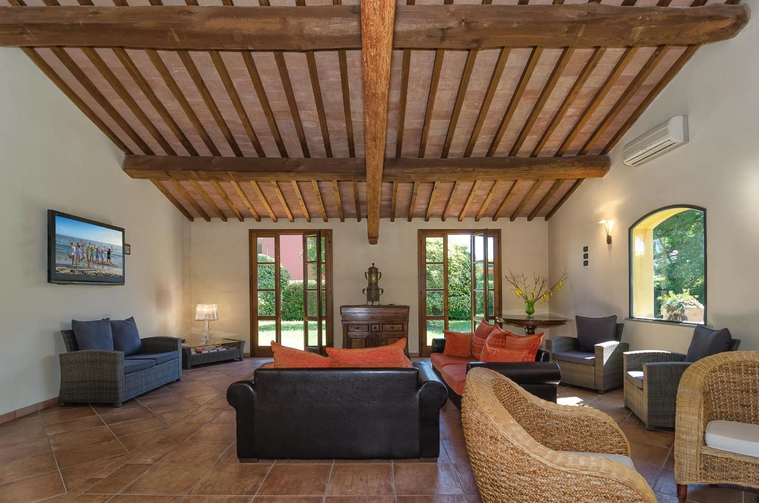 Communal lounge/ TV room in Pisa Holidays