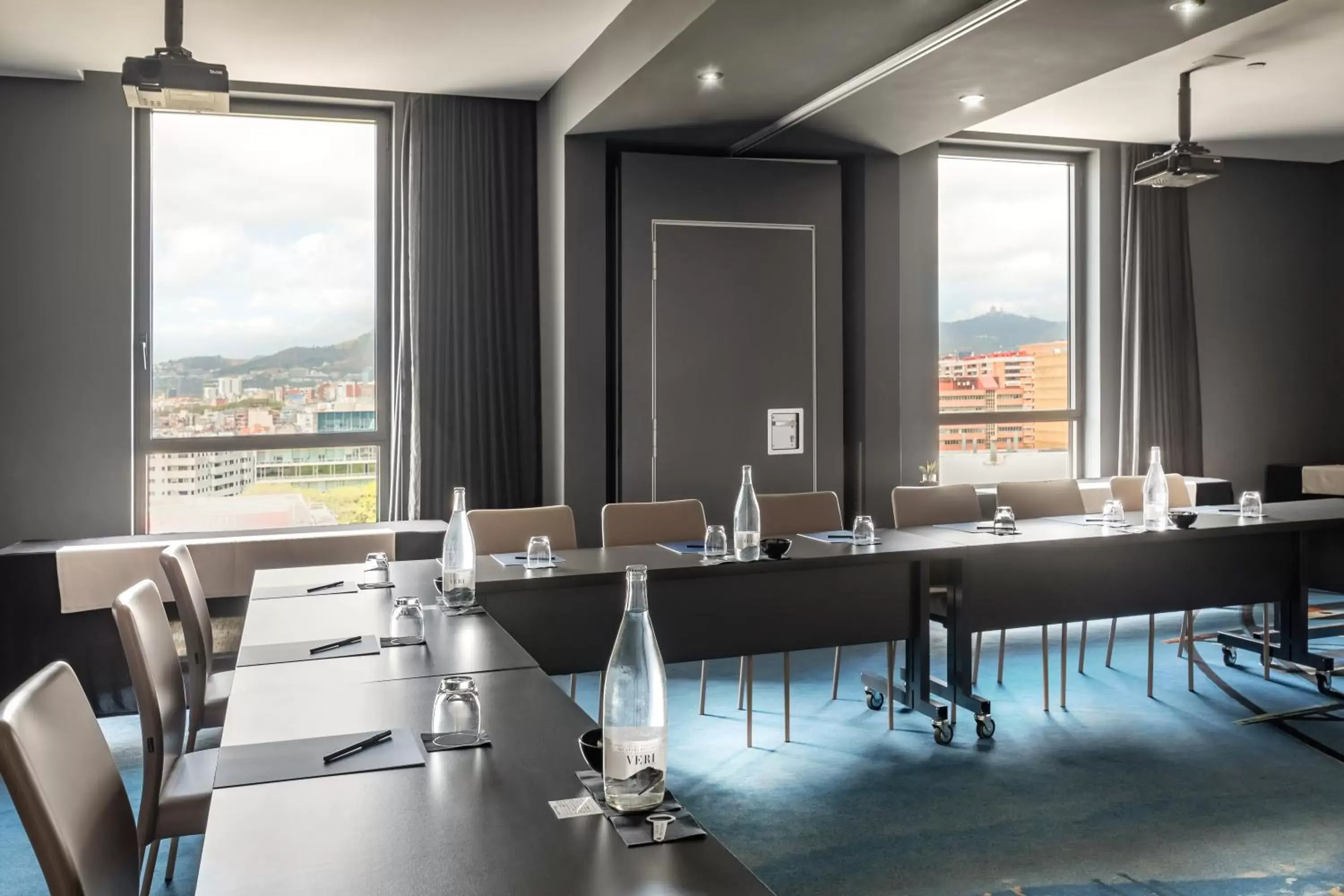 Meeting/conference room, Restaurant/Places to Eat in Hotel SB Plaza Europa