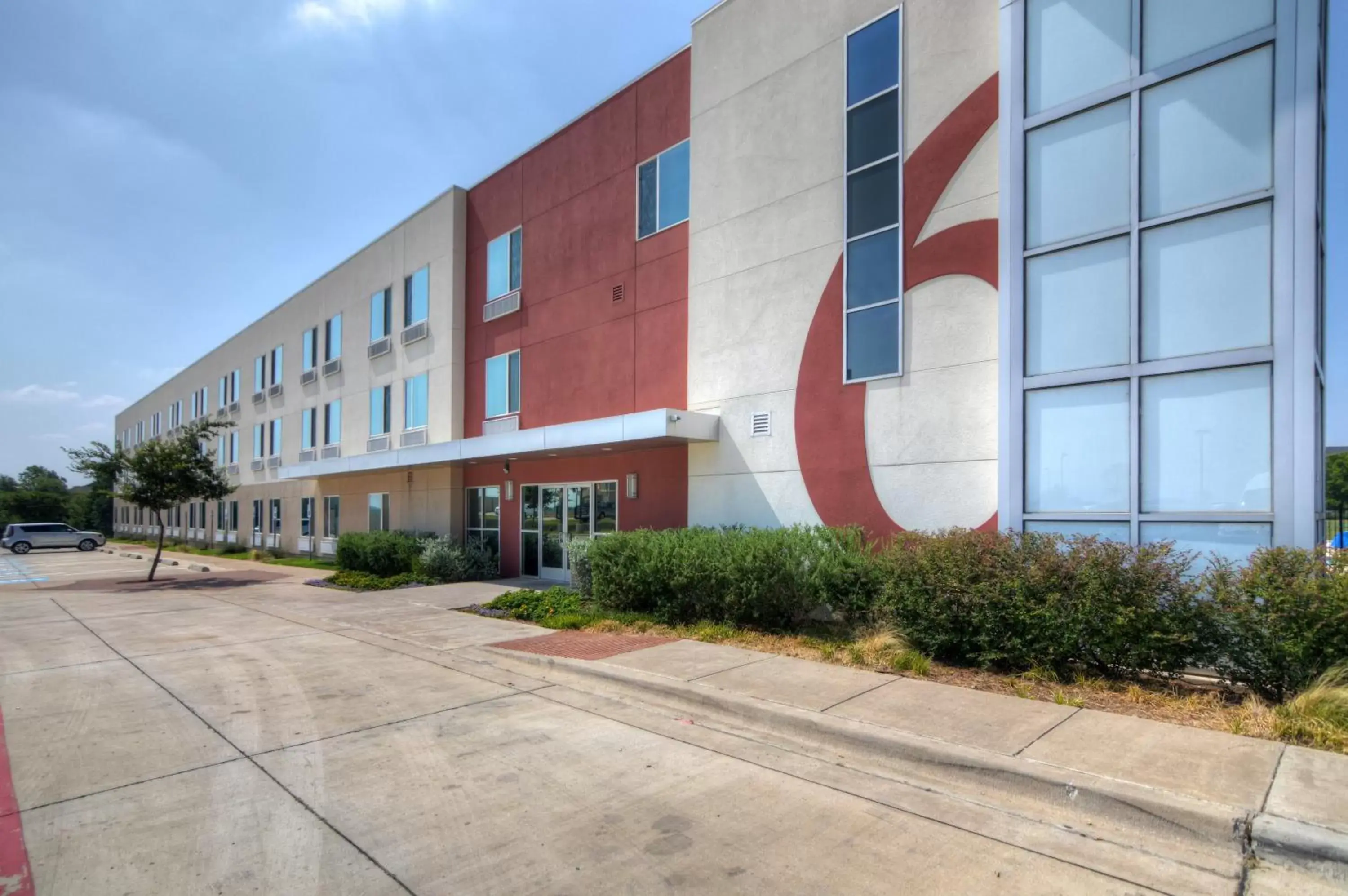 Property Building in Motel 6-Roanoke, TX - Northlake - Speedway