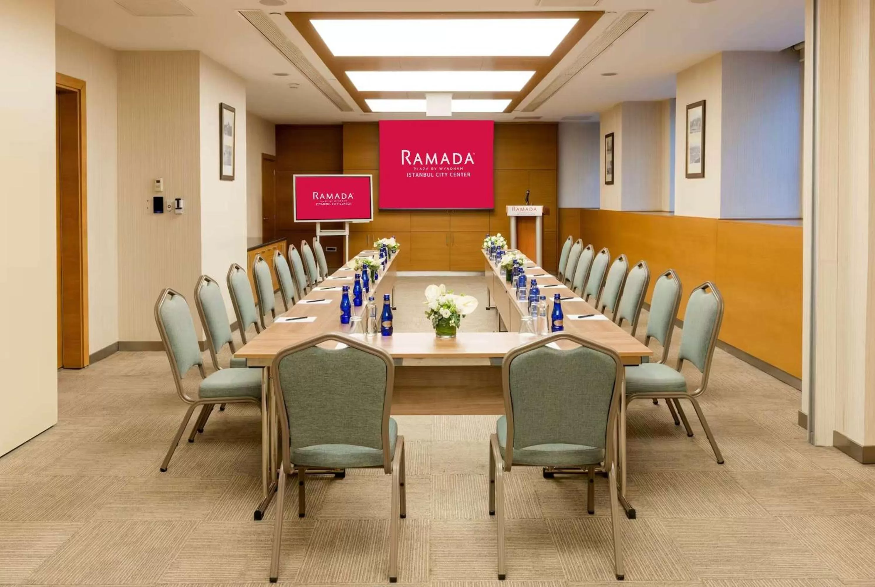 Meeting/conference room in Ramada Plaza By Wyndham Istanbul City Center