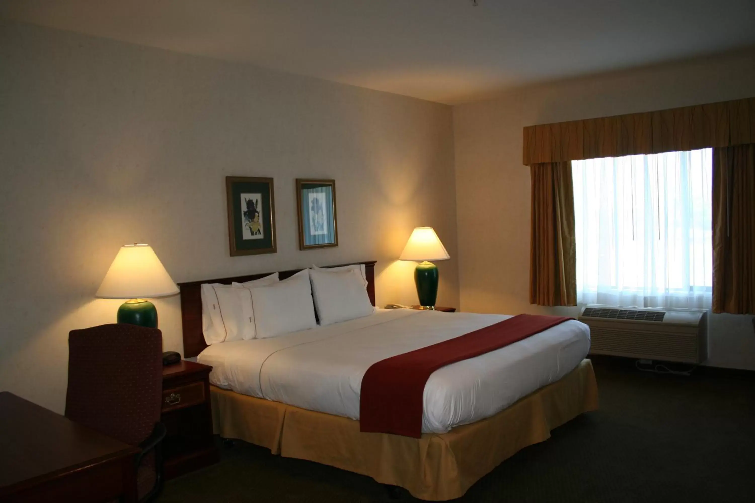 Bed in Evergreen Inn & Suites