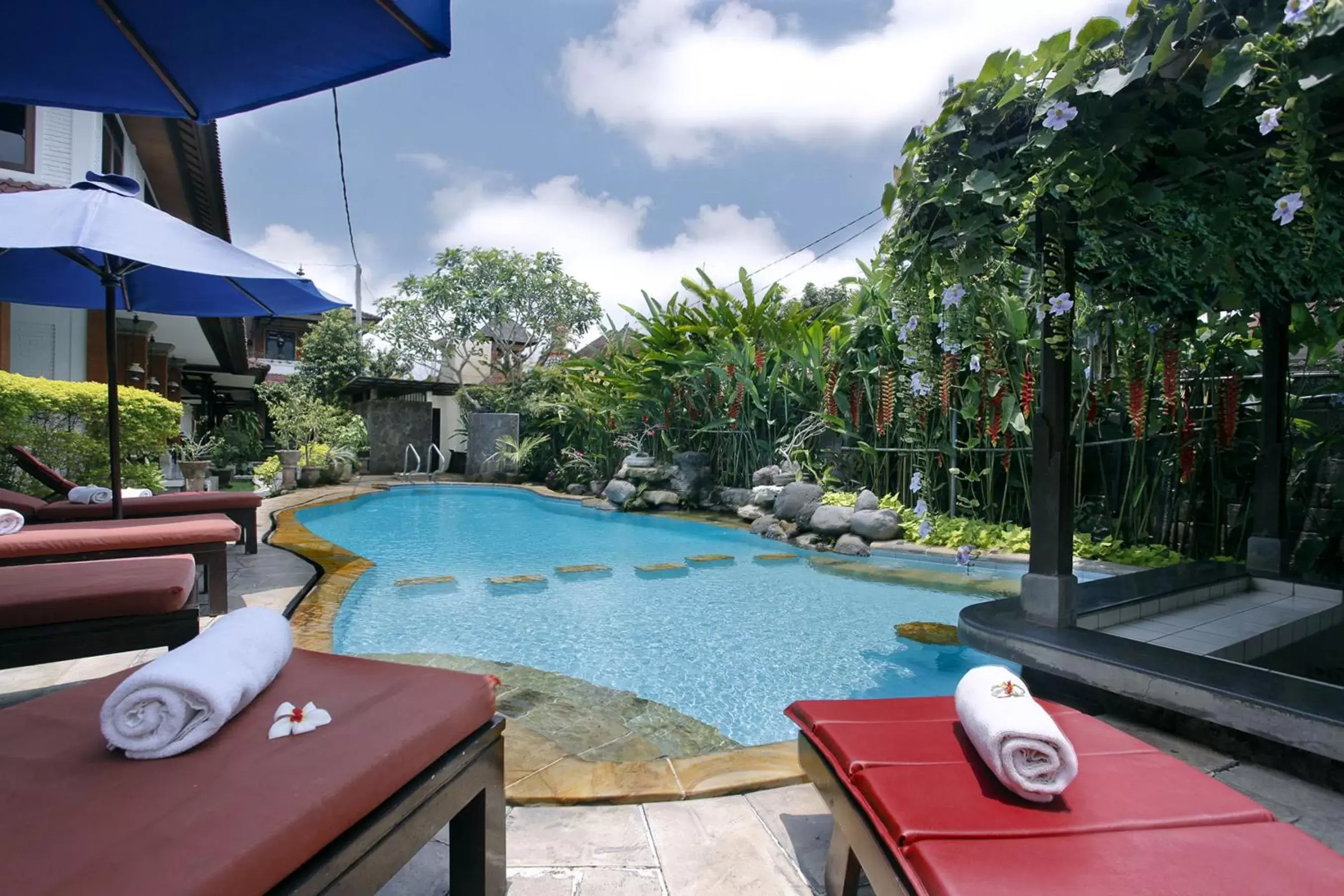 Swimming pool in Yulia Village Inn Ubud Swimming pool in Yulia Village Inn Ubud