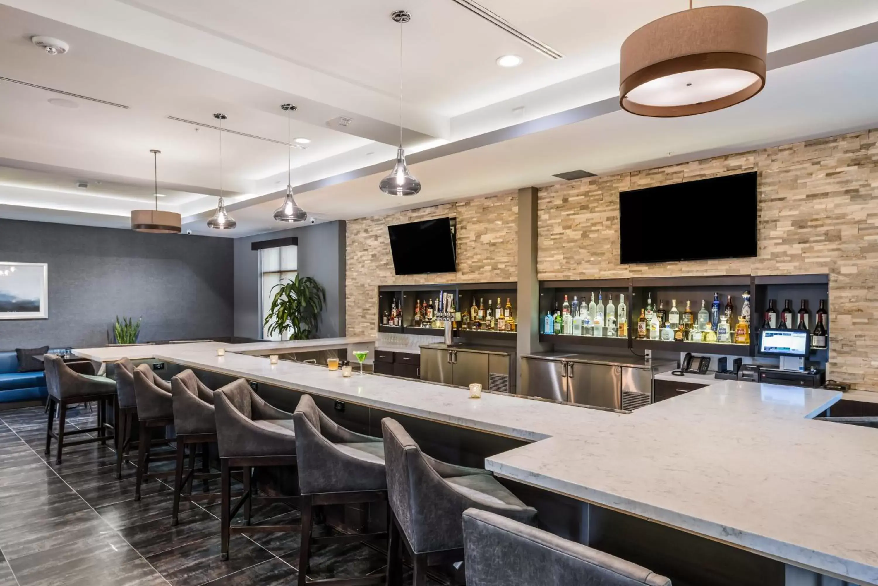 Lounge or bar in Holiday Inn Hotel & Suites Silicon Valley – Milpitas, an IHG Hotel