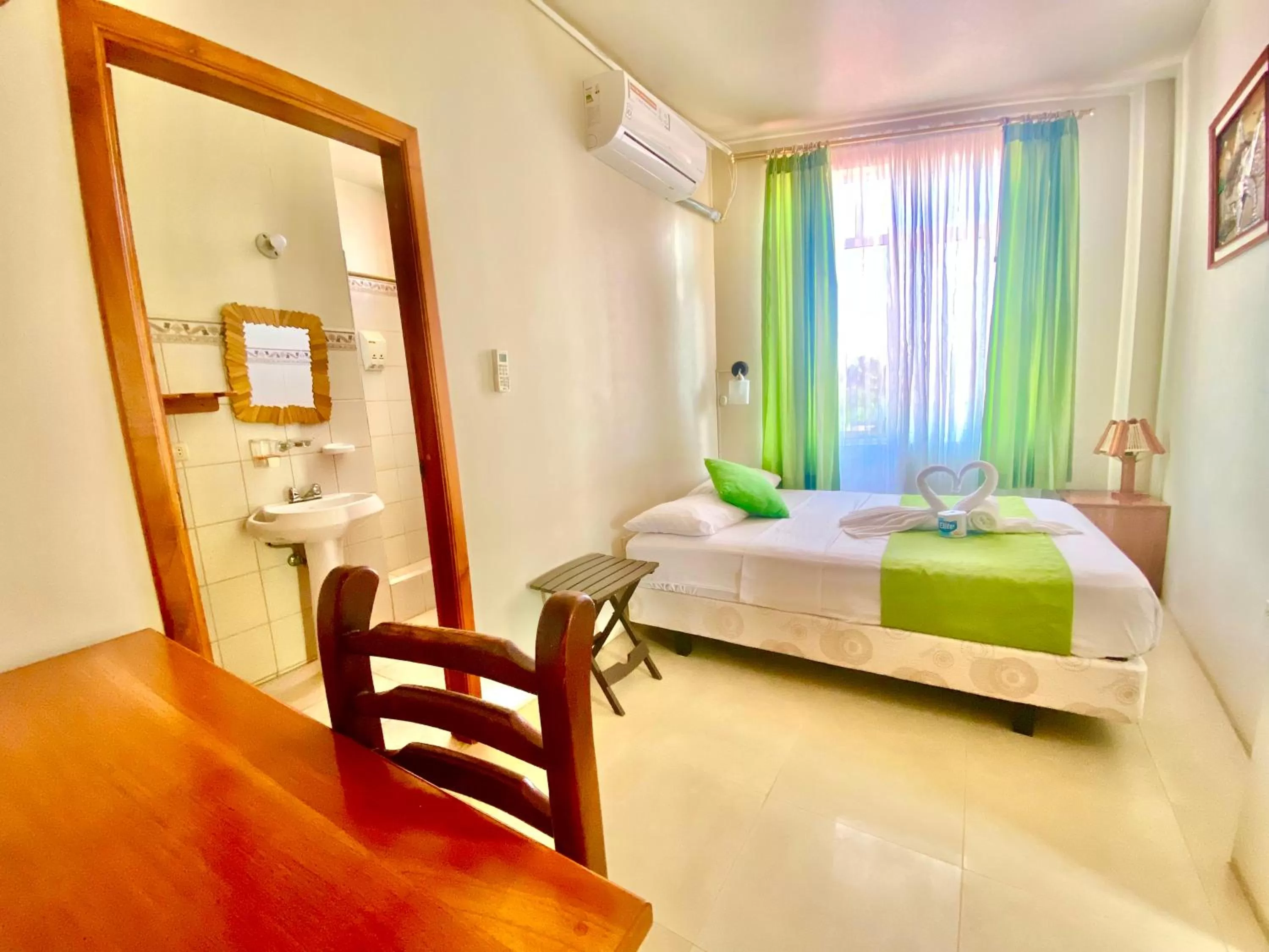 Photo of the whole room, Bed in El Rincón de George