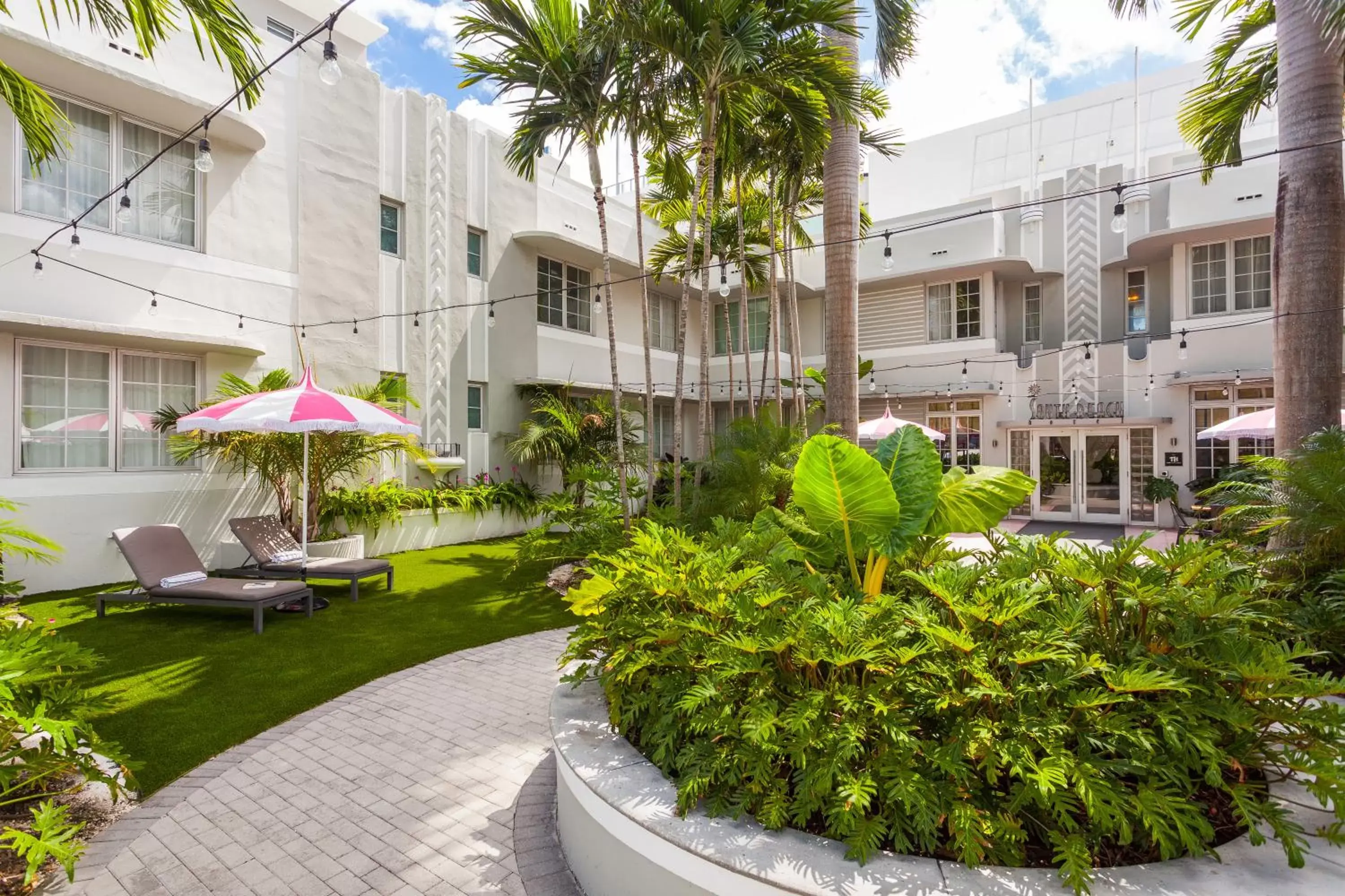 Garden, Property Building in South Beach Hotel