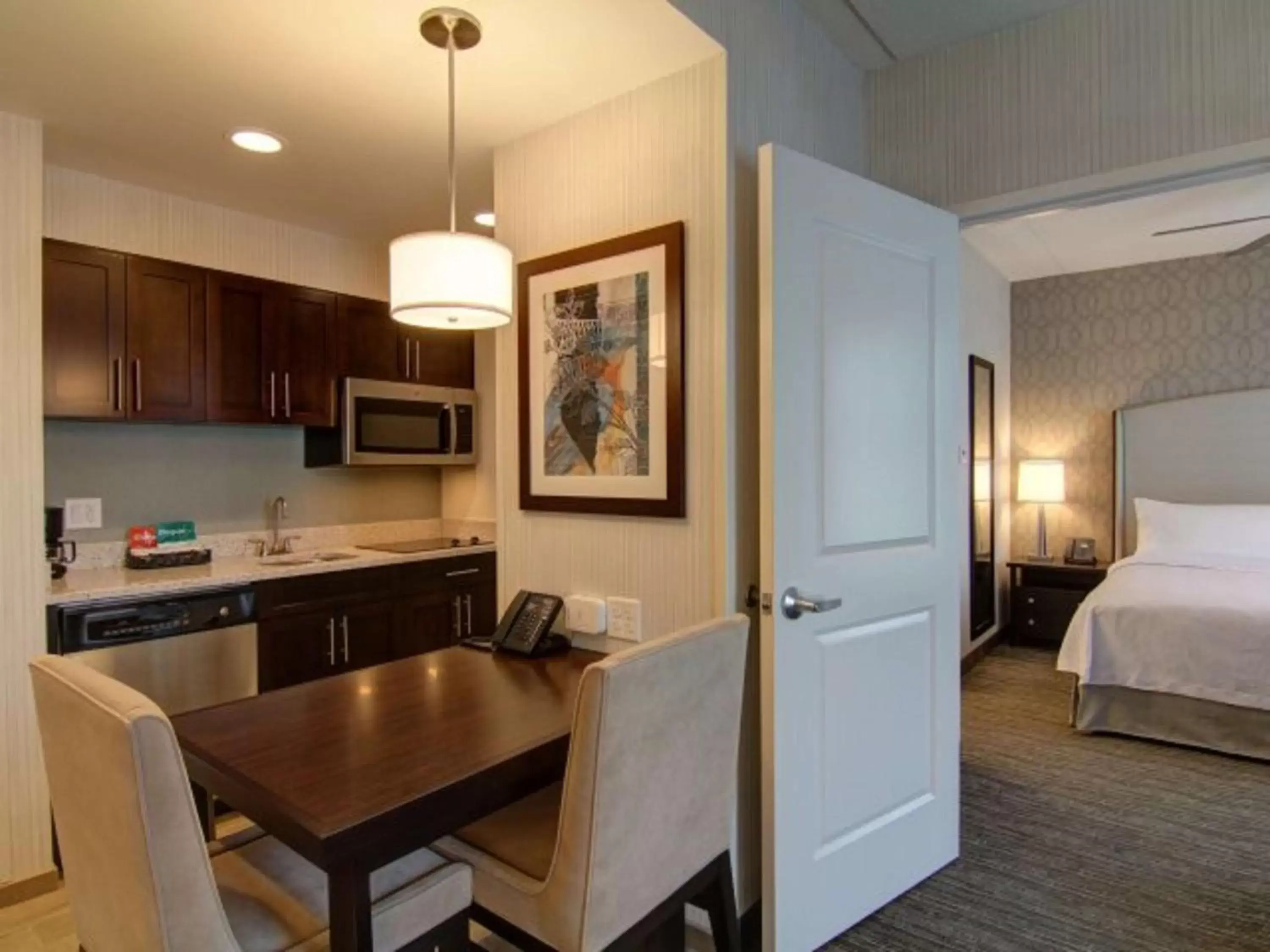 Bed, Kitchen/Kitchenette in Homewood Suites By Hilton Clifton Park