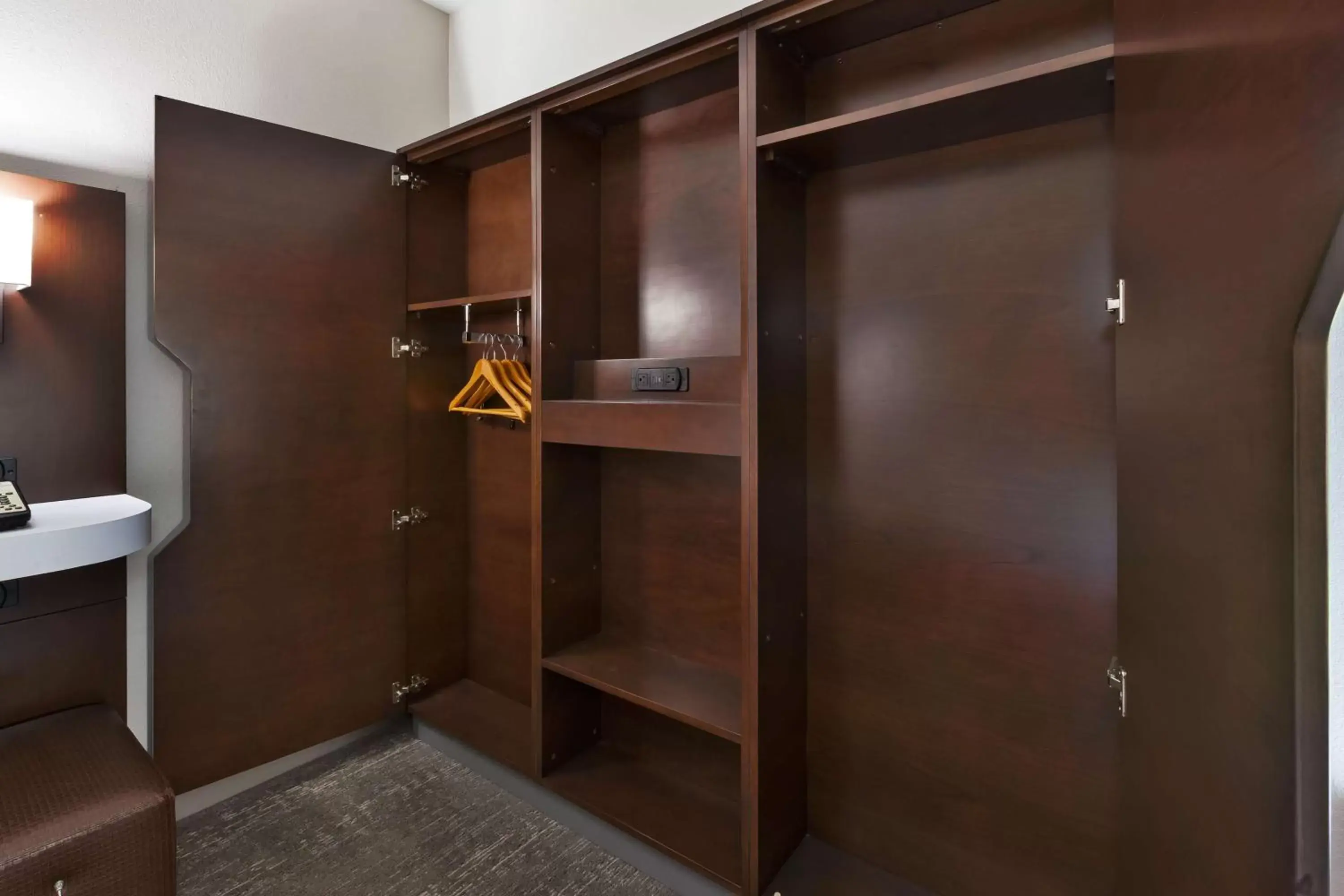 Photo of the whole room, Bathroom in Hampton Inn Columbus/Delaware I-71 North