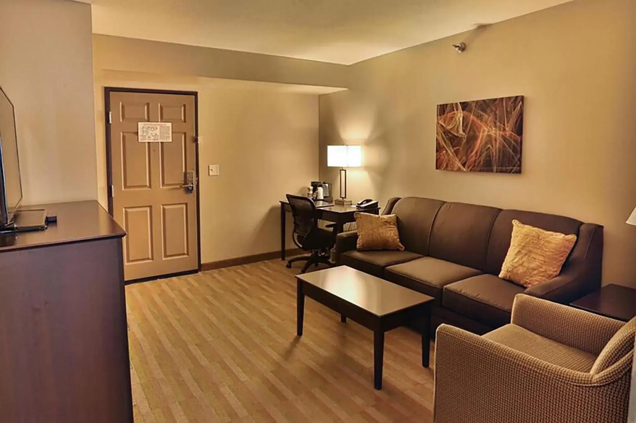 Living room in Best Western Harvest Inn & Suites