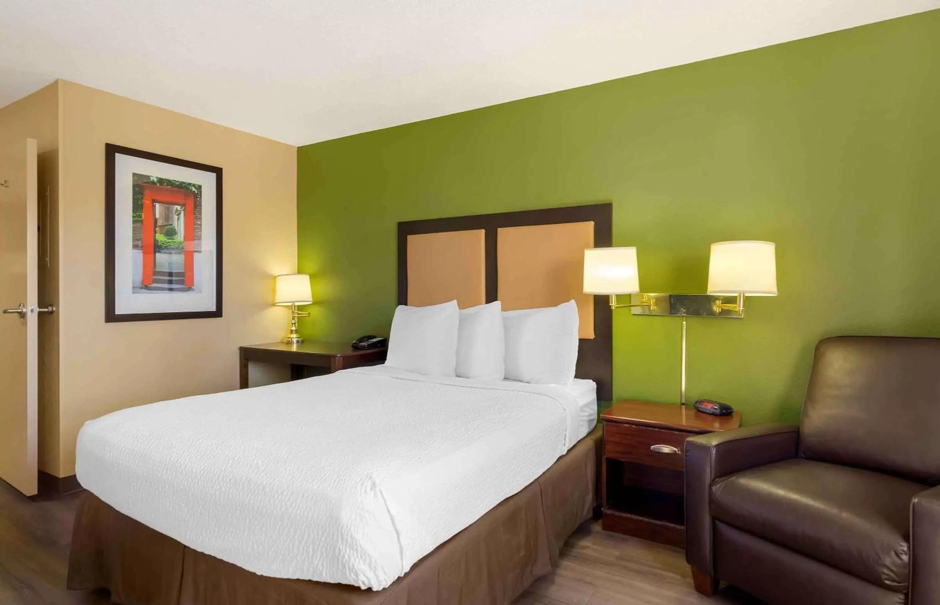 Bedroom, Bed in Extended Stay America Suites - St Petersburg - Clearwater - Executive Dr