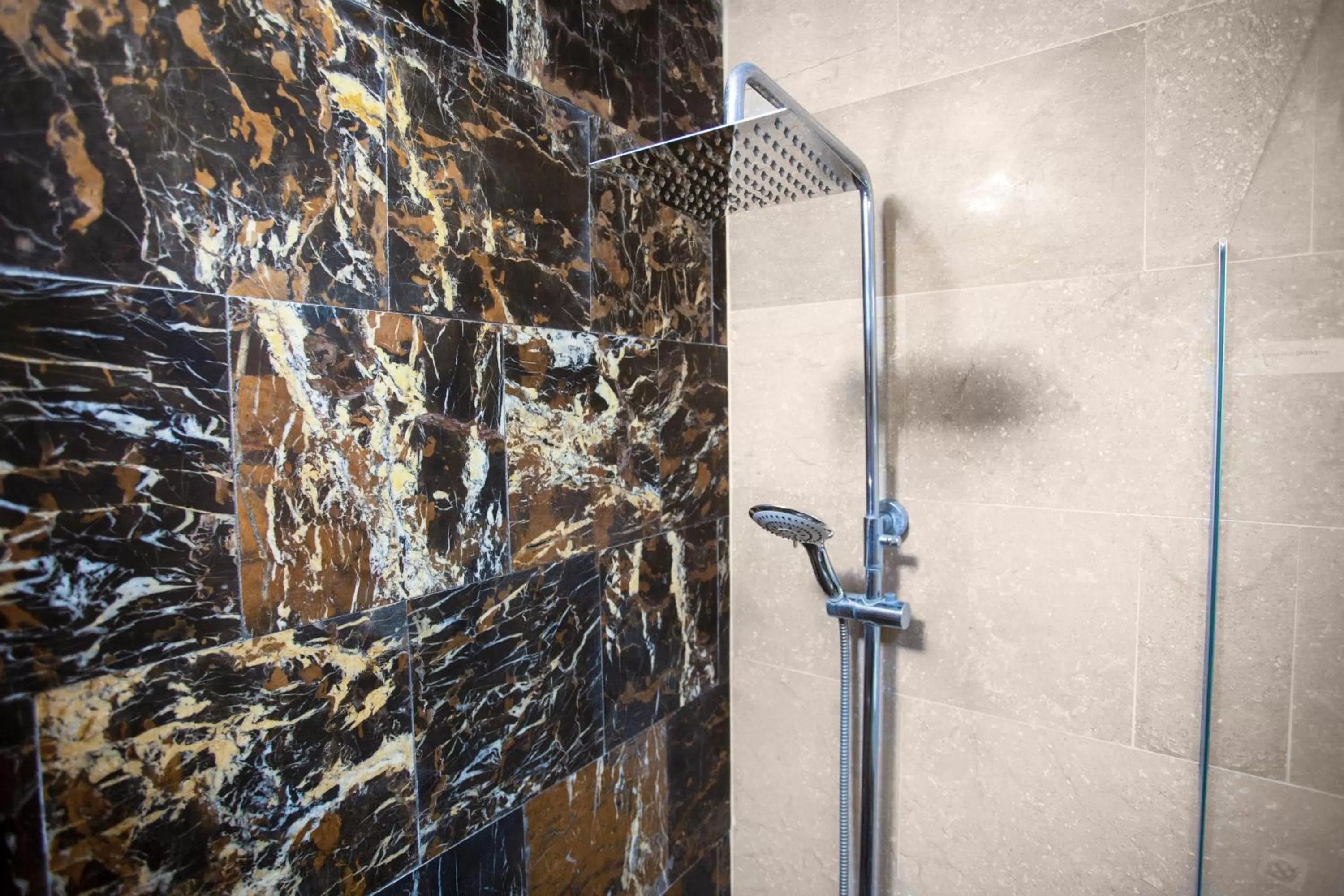 Shower in Grand Hotel Madaba