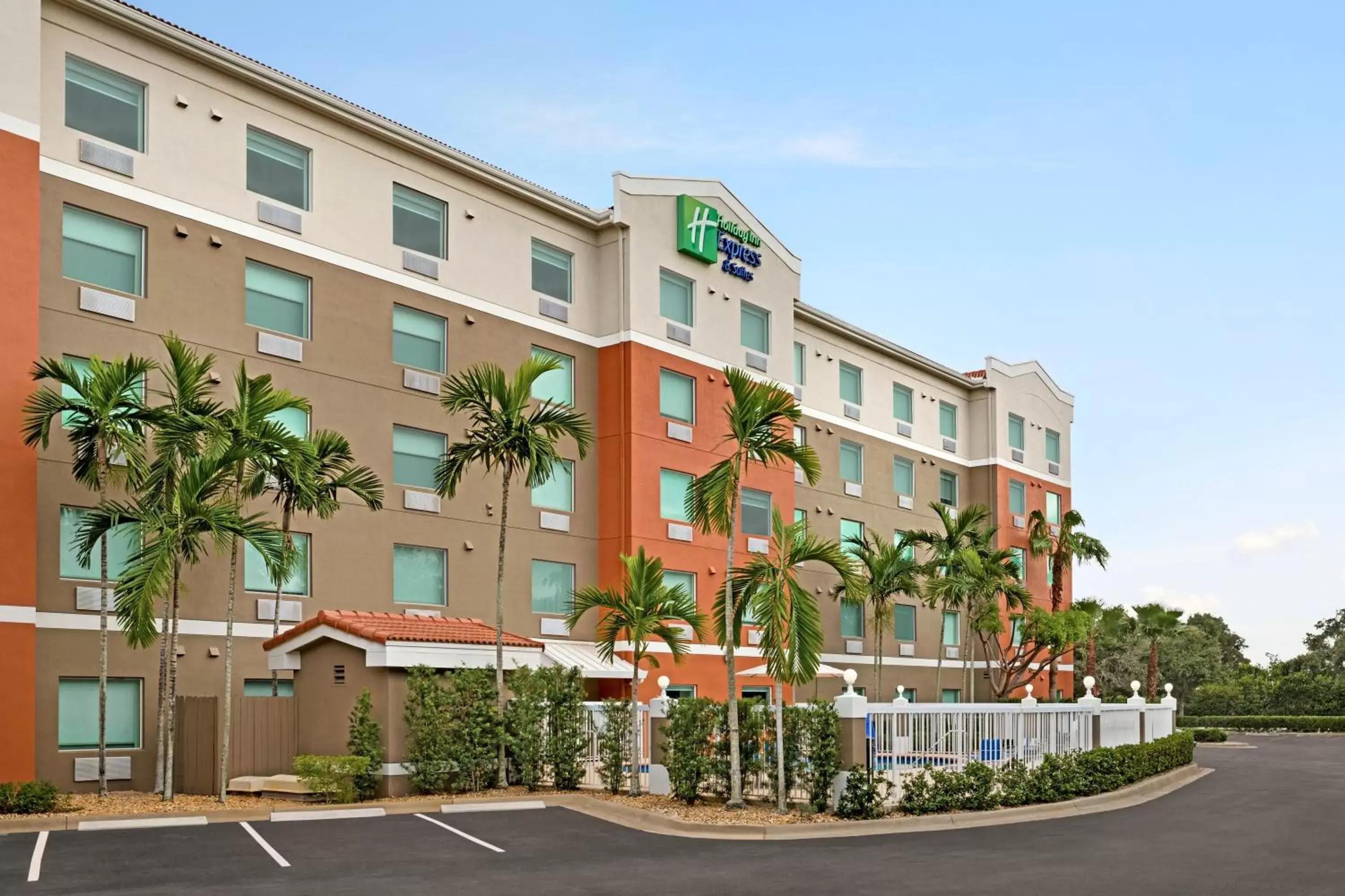 Property Building in Holiday Inn Express & Suites Pembroke Pines-Sheridan St, an IHG Hotel