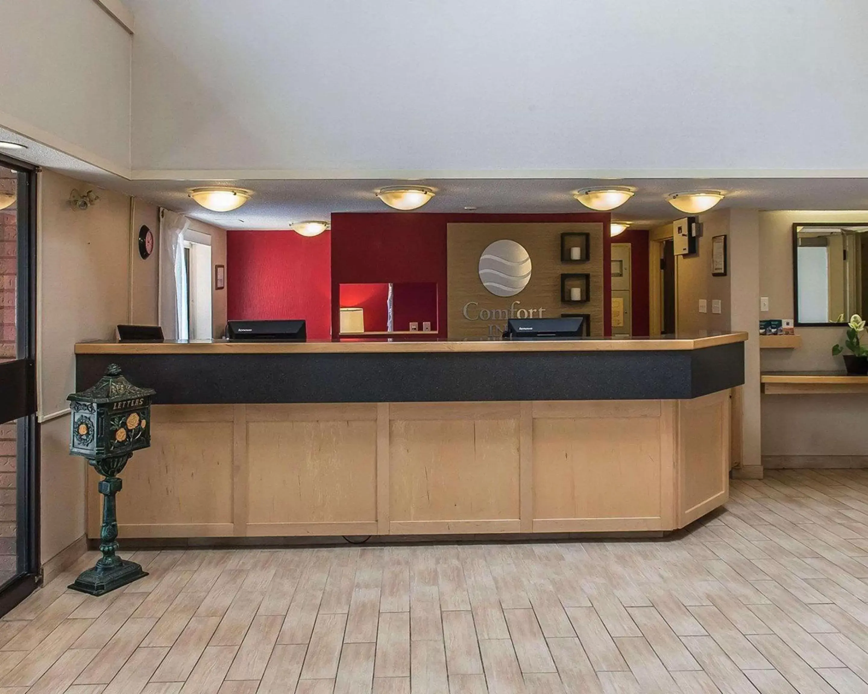 Lobby or reception, Lobby/Reception in Comfort Inn Kingston Highway 401