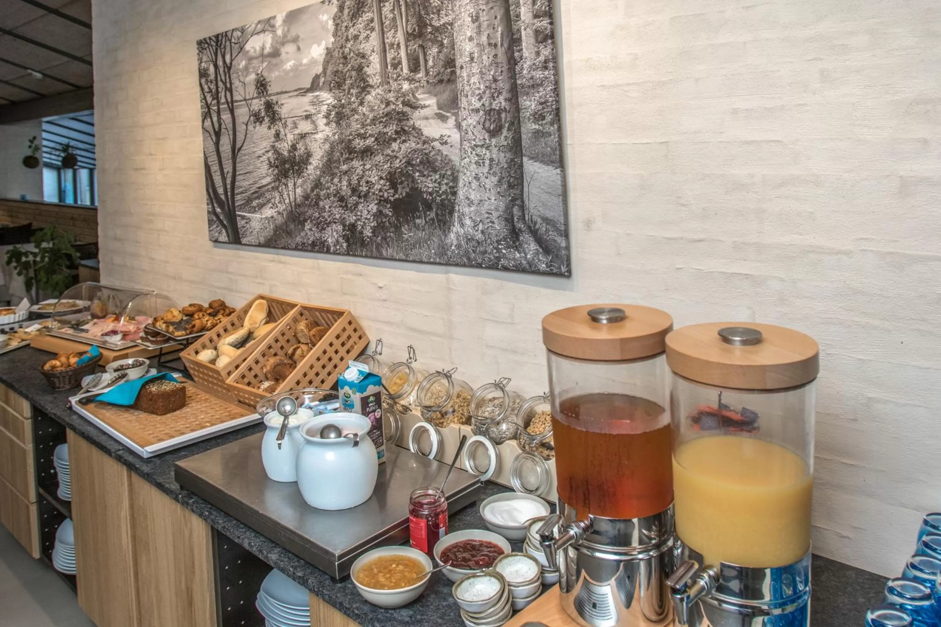 Buffet breakfast in Hotel 6400