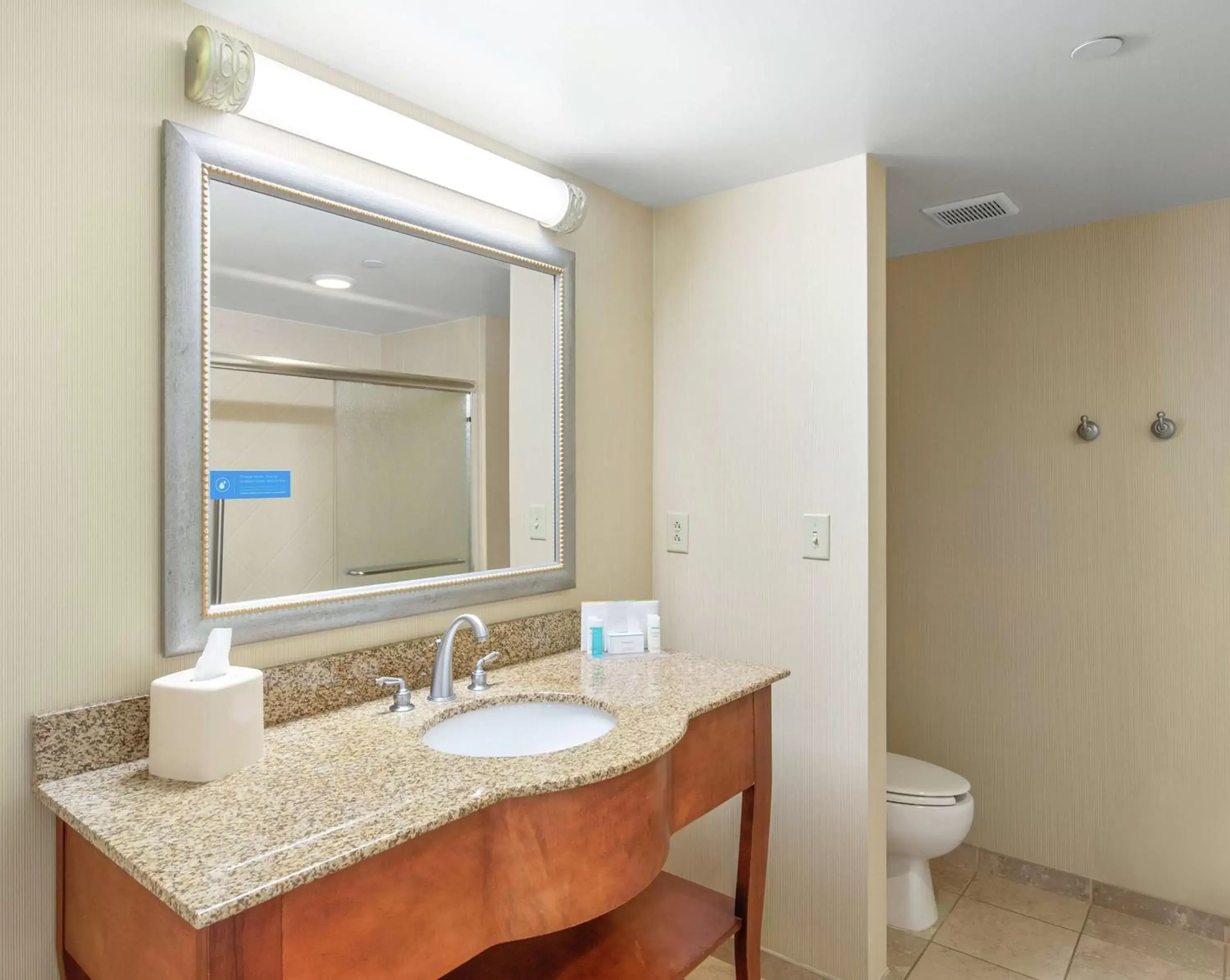 King Room with King Bed - Non-Smoking in Hampton Inn & Suites North Conway King Room with King Bed - Non-Smoking in Hampton Inn & Suites North Conway