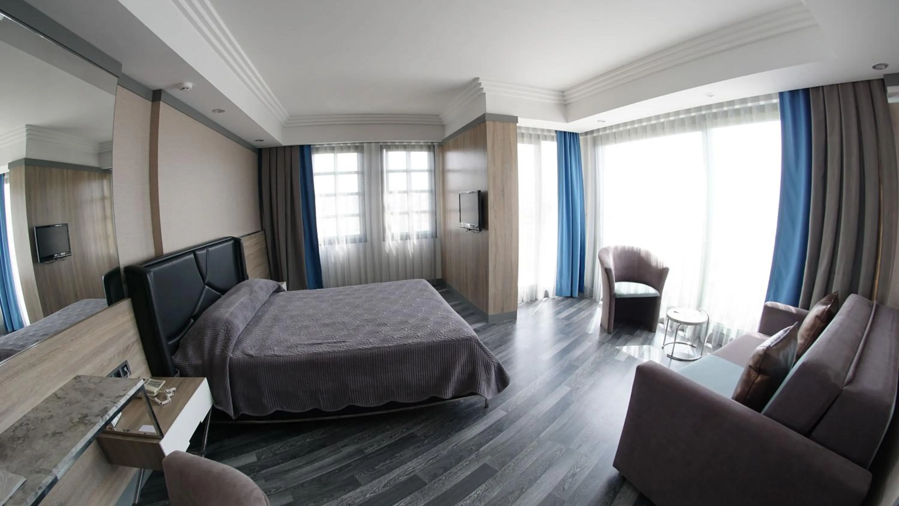 Photo of the whole room in Hotel Marla