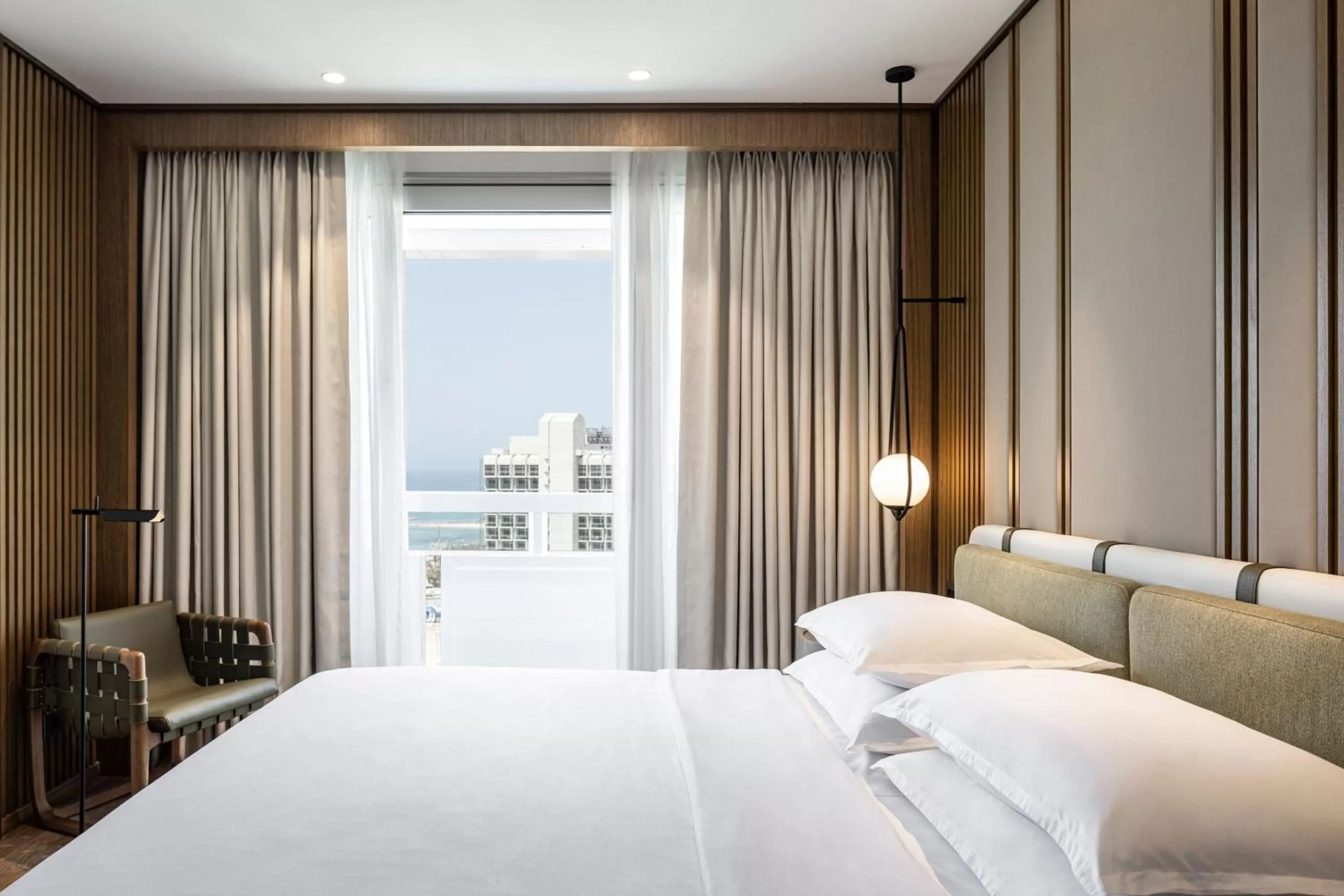Bedroom, Bed in Sheraton Grand Tel Aviv