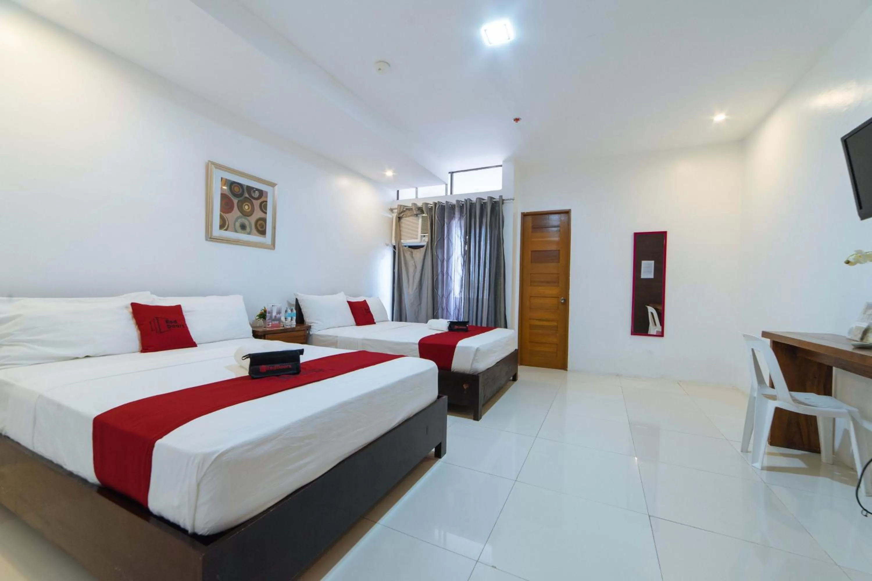 Bed in RedDoorz Plus @ San Roque Roxas City