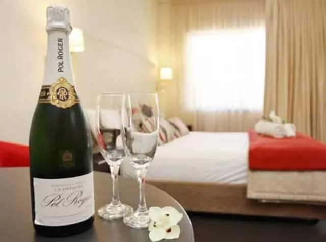 Alcoholic drinks, Bed in Highfields Motel Toowoomba