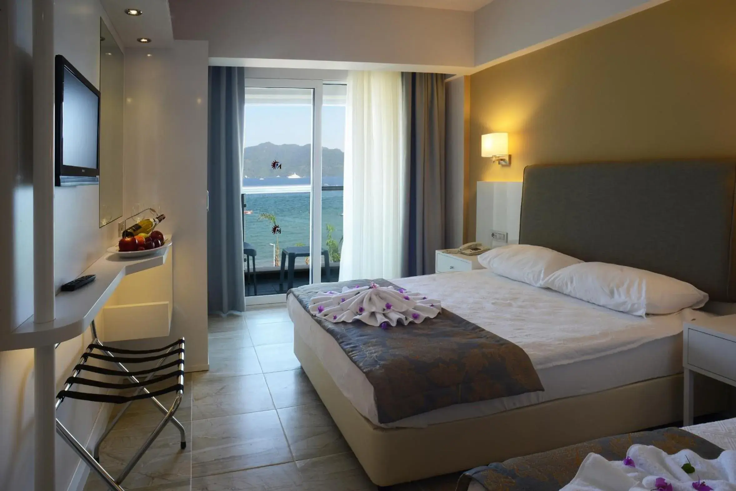 Photo of the whole room, Bed in Maris Beach Hotel Photo of the whole room, Bed in Maris Beach Hotel