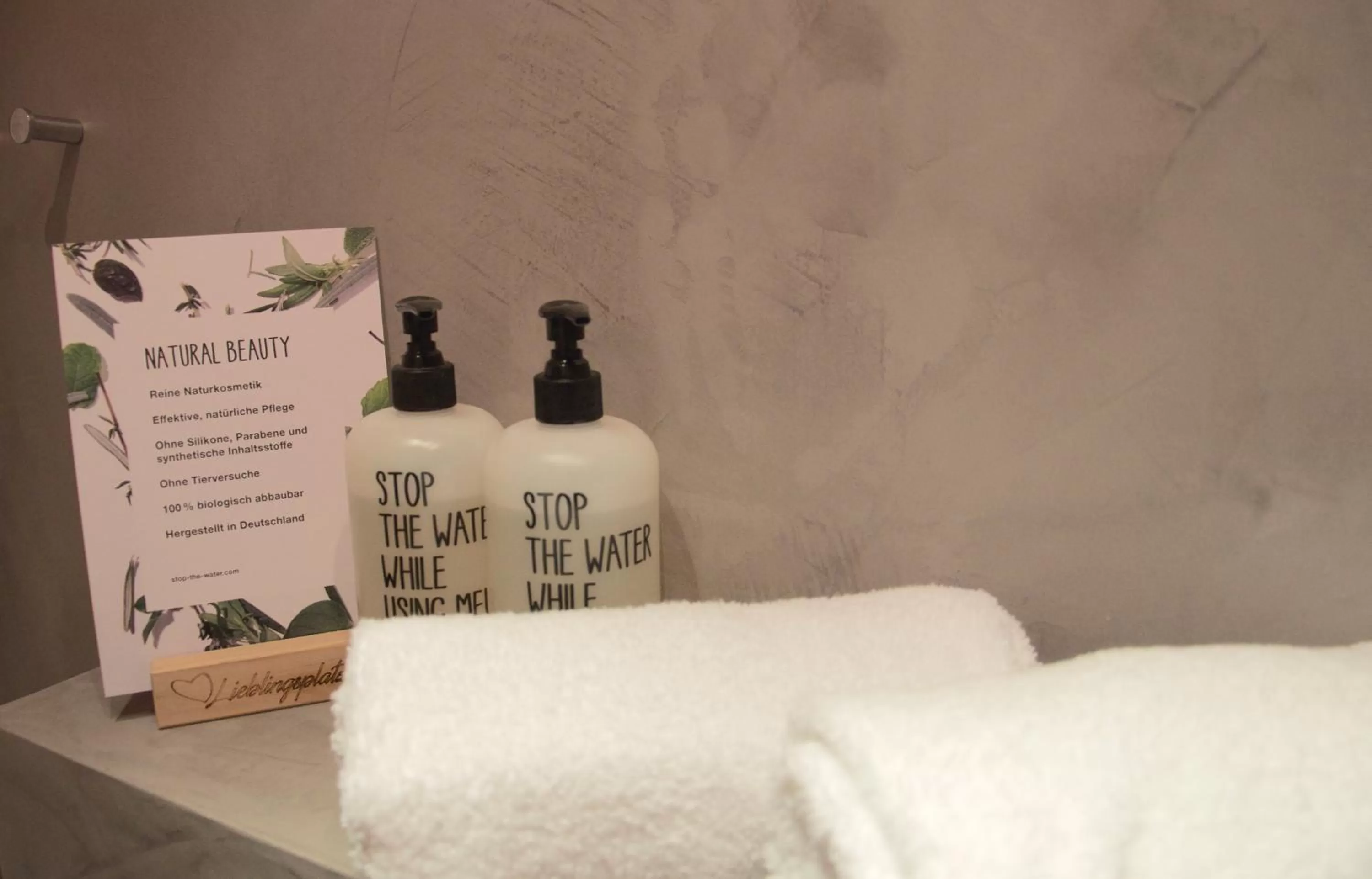 Bathroom, Bed in Lieblingsplatz Hotel Strandperle