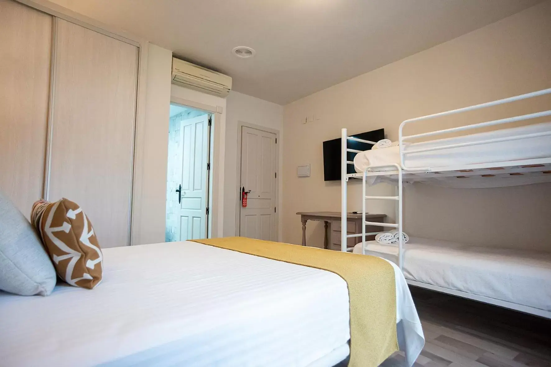 Photo of the whole room, Bunk Bed in Hotel Casa Palacio la Sal