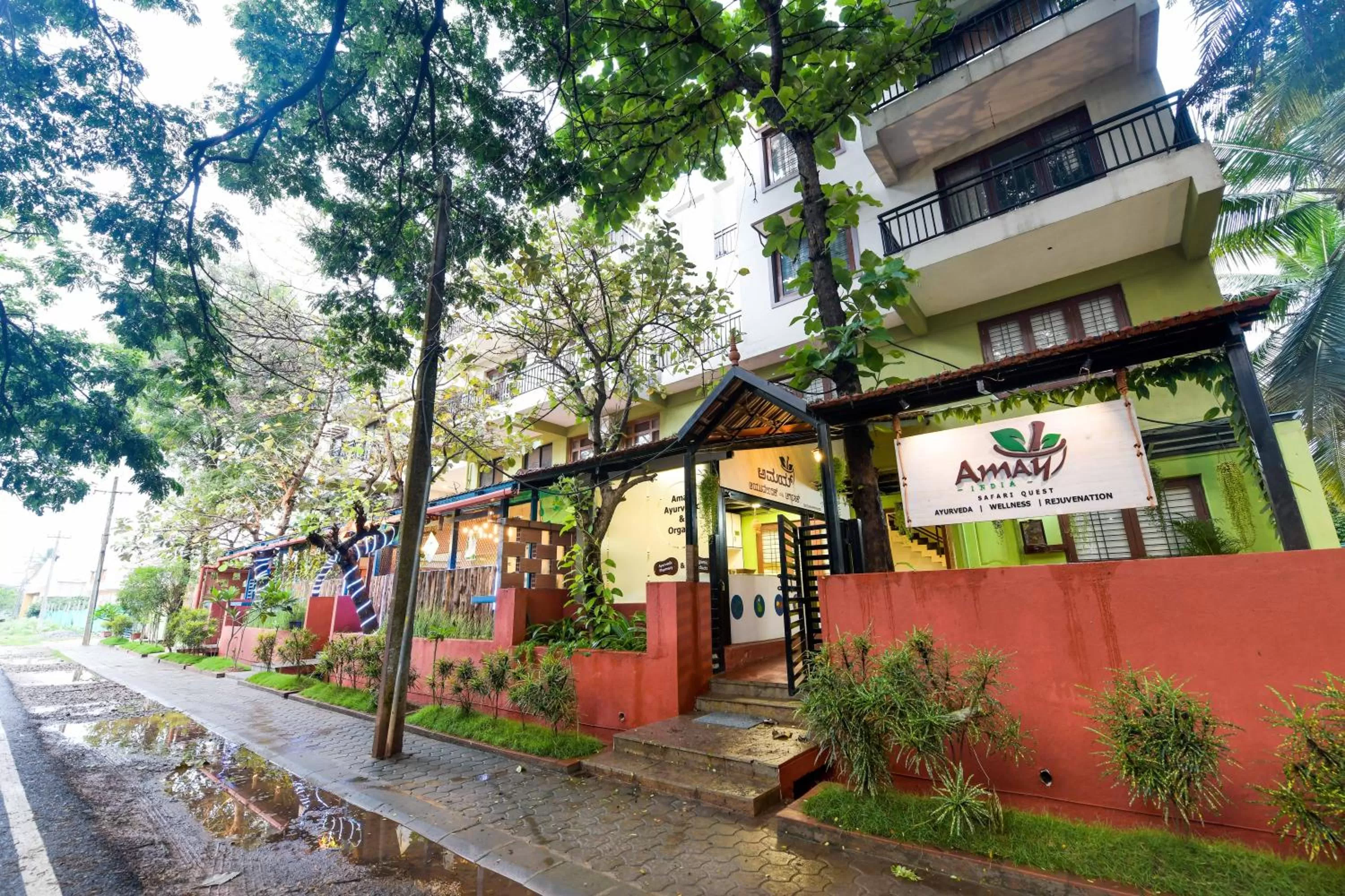 Property building in SAFARI QUEST