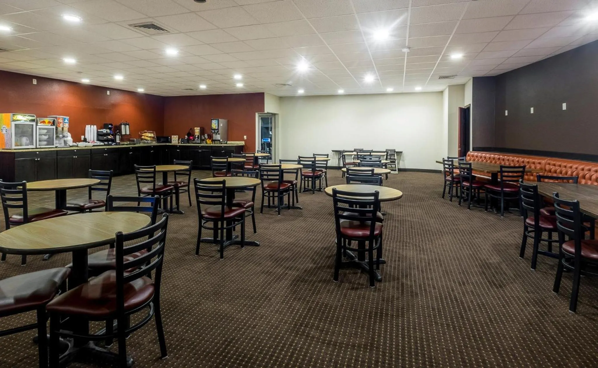 Breakfast, Restaurant/Places to Eat in Red Roof Inn Williamsport, PA