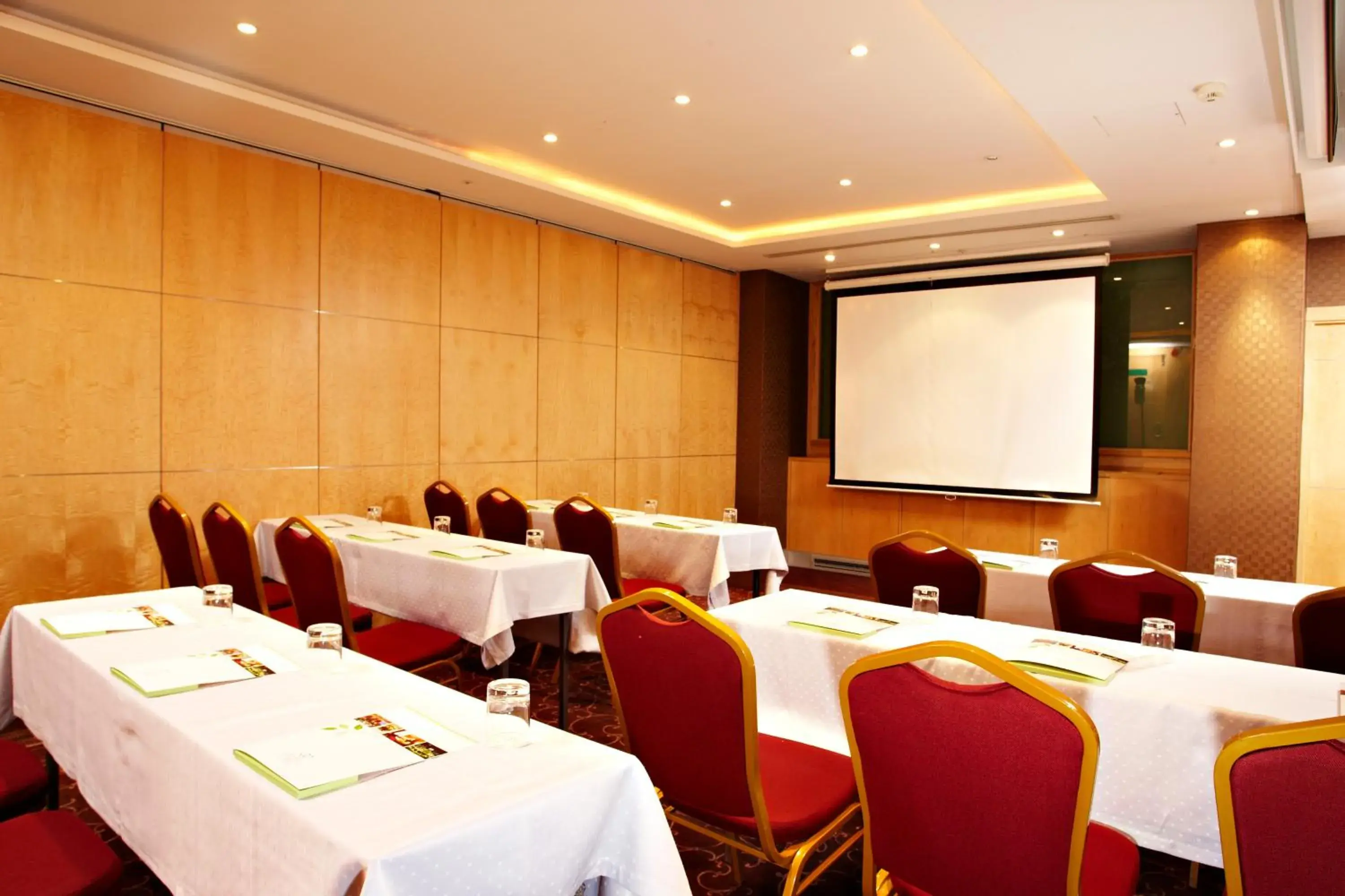 Business facilities in Courthouse Hotel London